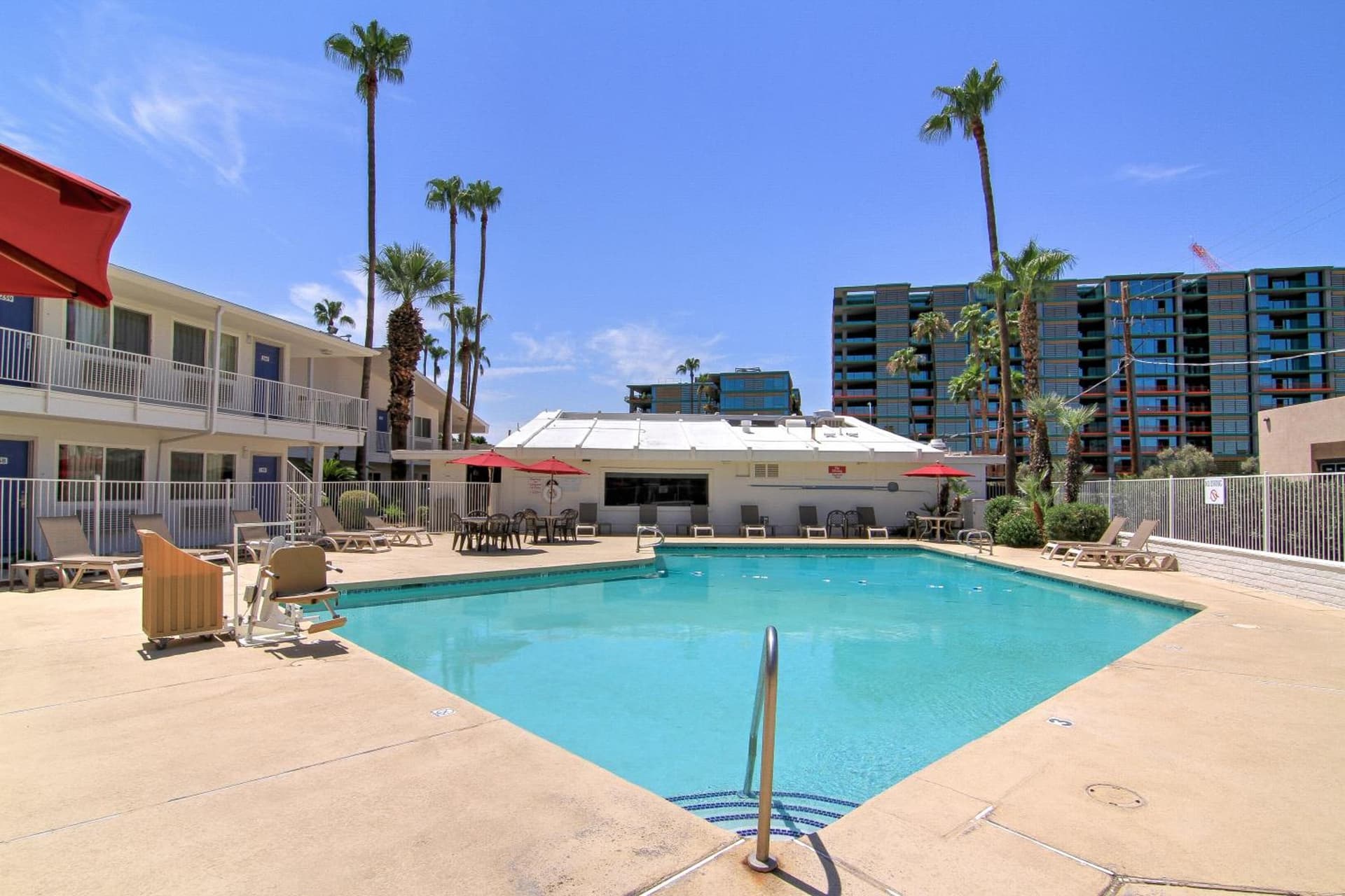 Motel 6 Old town Scottsdale Fashion Square gallery photo in Scottsdale, AZ — image 12