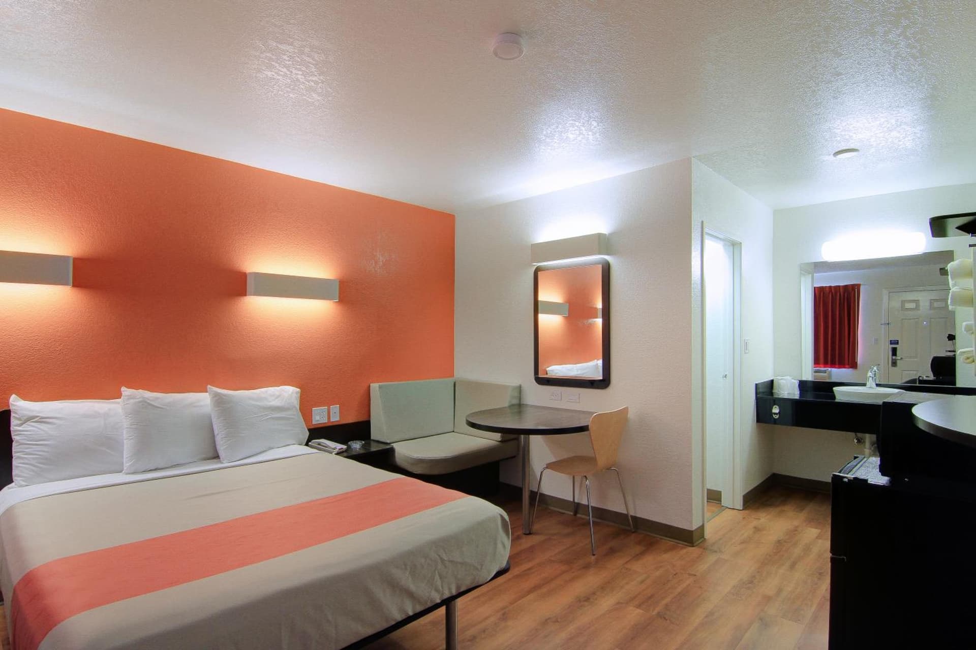 Motel 6 Old town Scottsdale Fashion Square gallery photo in Scottsdale, AZ — image 18
