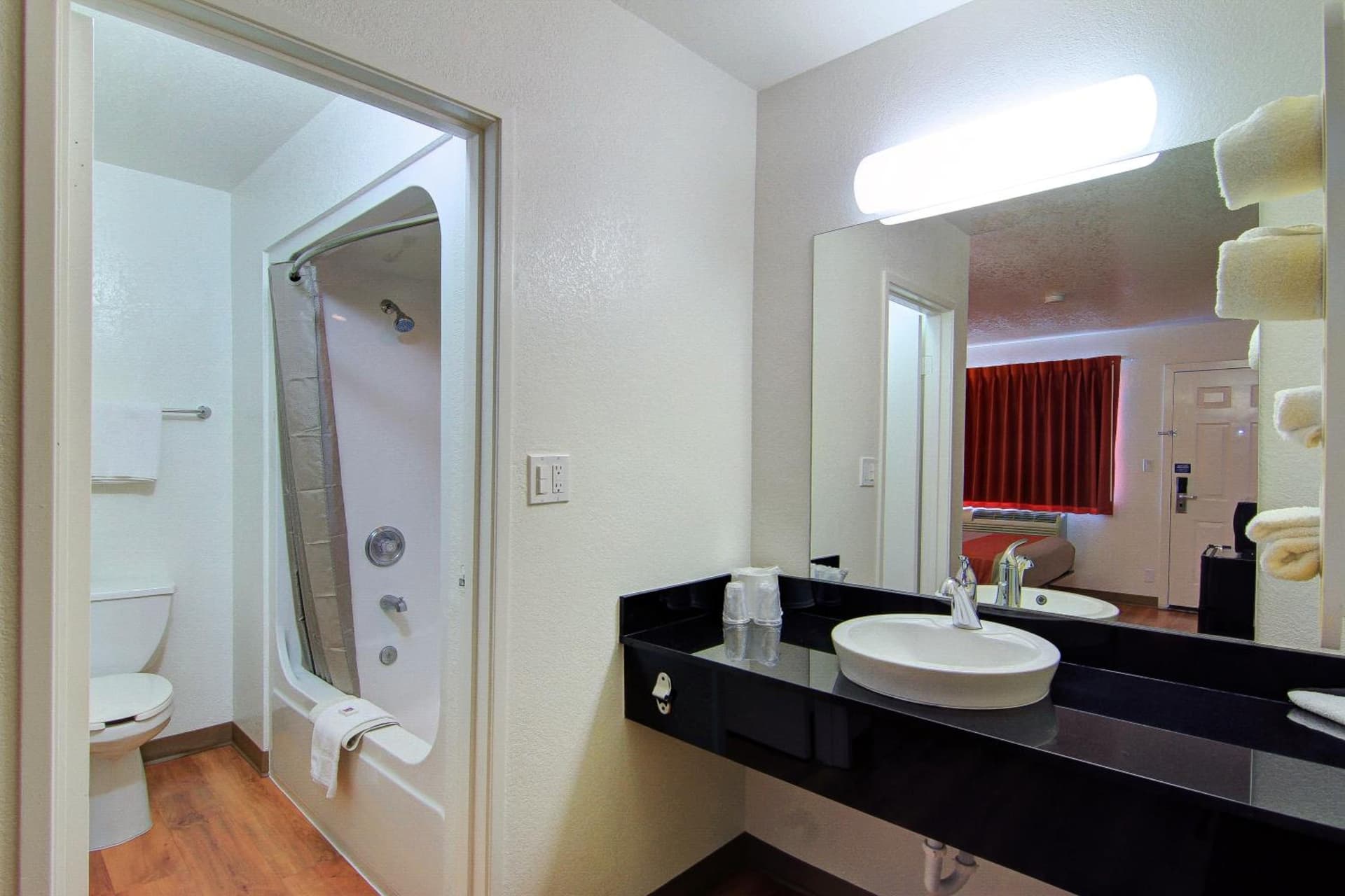 Motel 6 Old town Scottsdale Fashion Square interior in Scottsdale, AZ — gallery photo 2