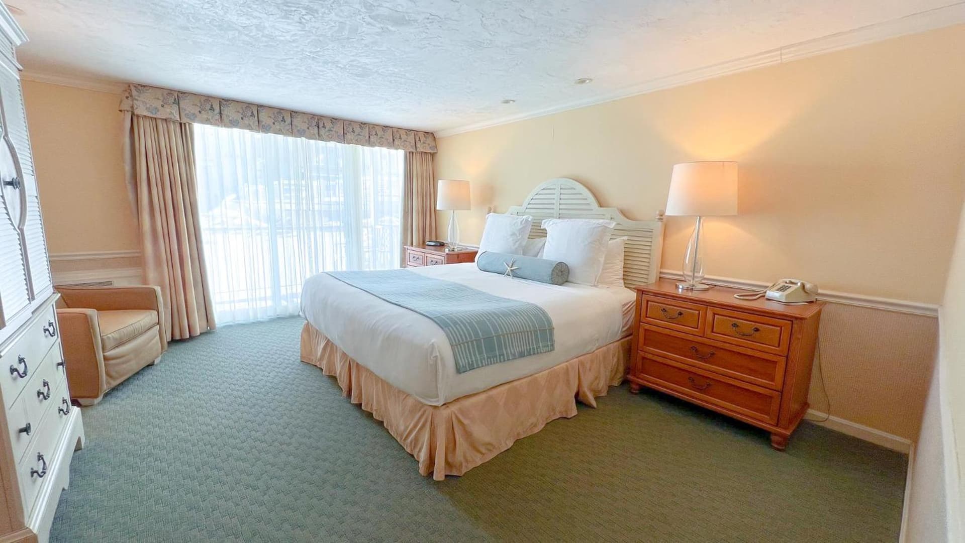 Anchor In Distinctive Waterfront Lodging gallery photo in Hyannis — image 53