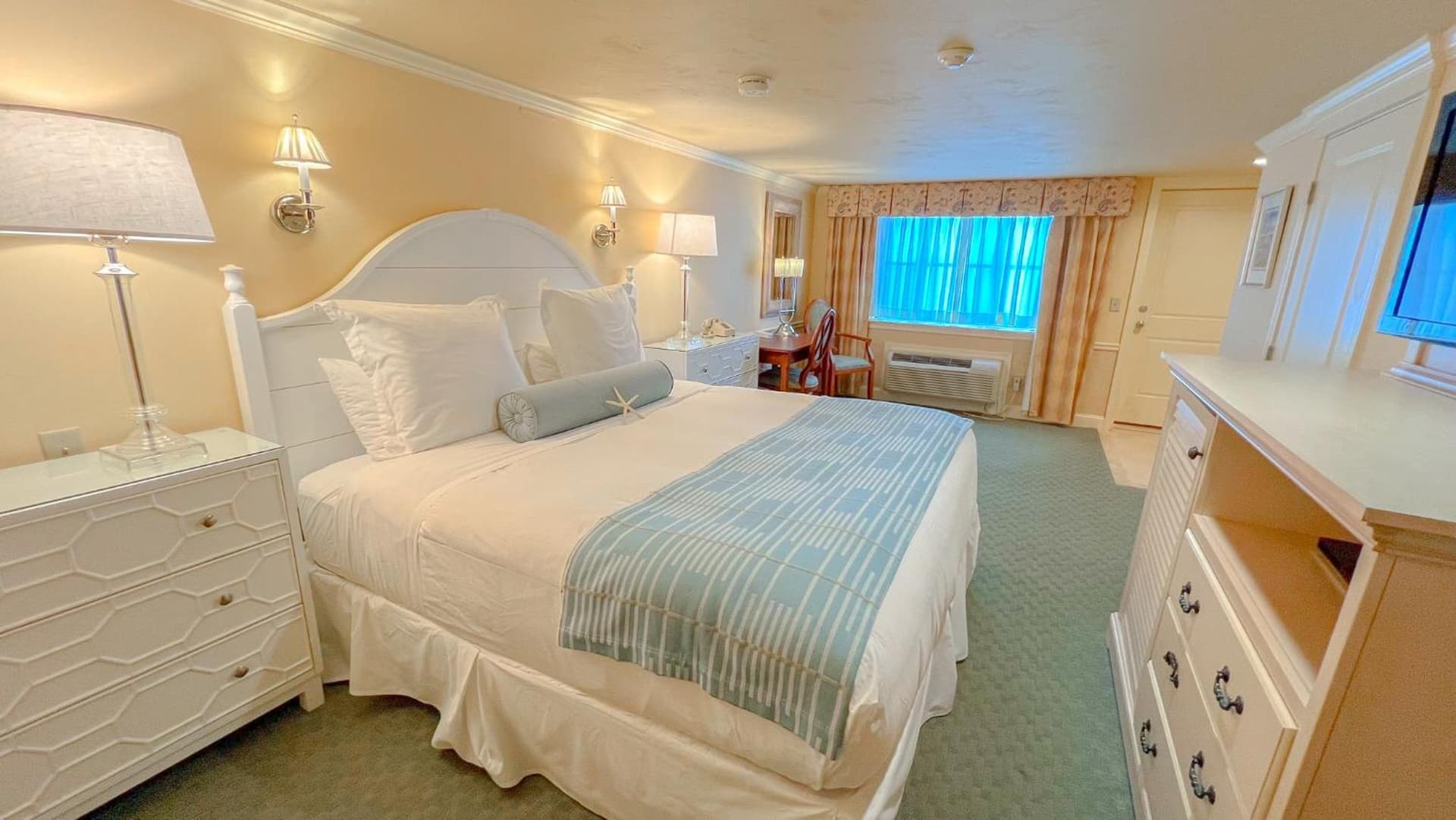 Anchor In Distinctive Waterfront Lodging gallery photo in Hyannis — image 23