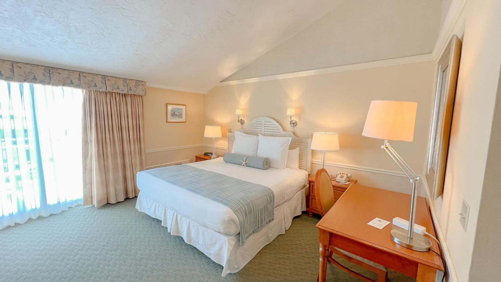 Anchor In Distinctive Waterfront Lodging gallery photo in Hyannis — image 96