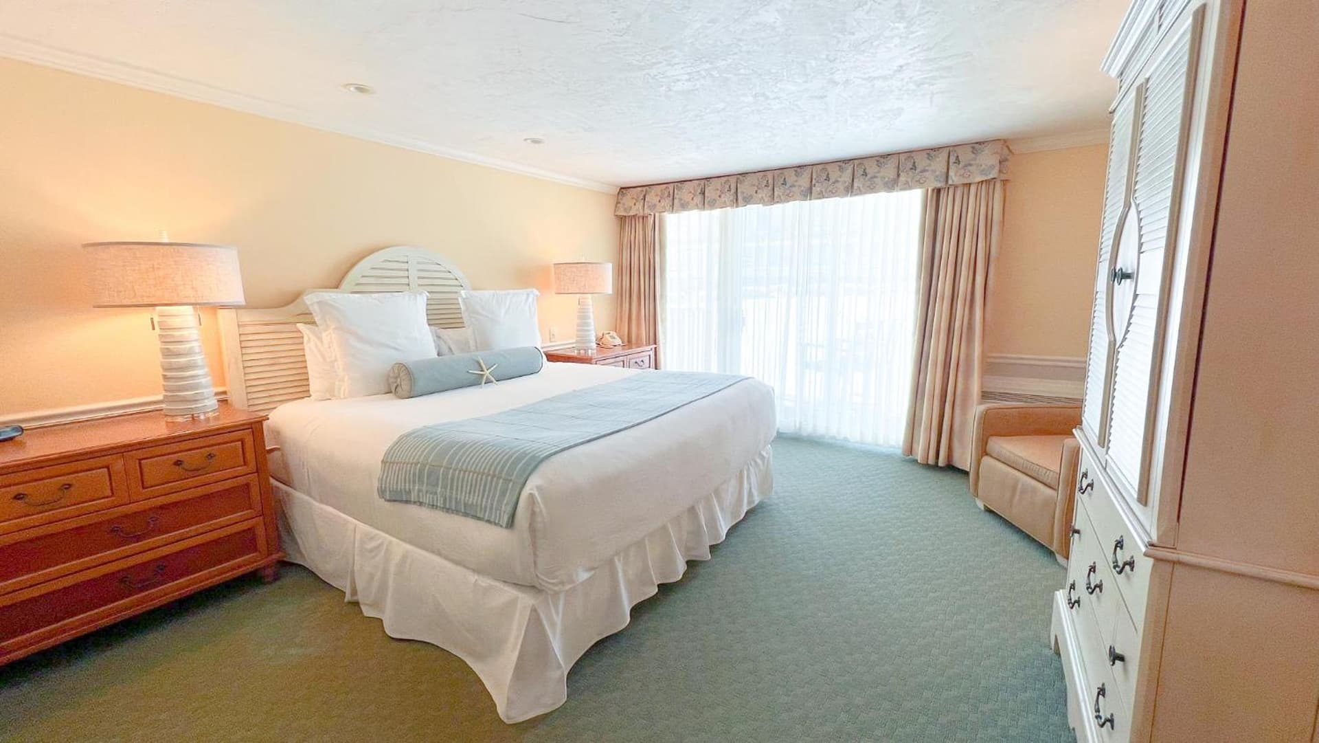 Anchor In Distinctive Waterfront Lodging gallery photo in Hyannis — image 80