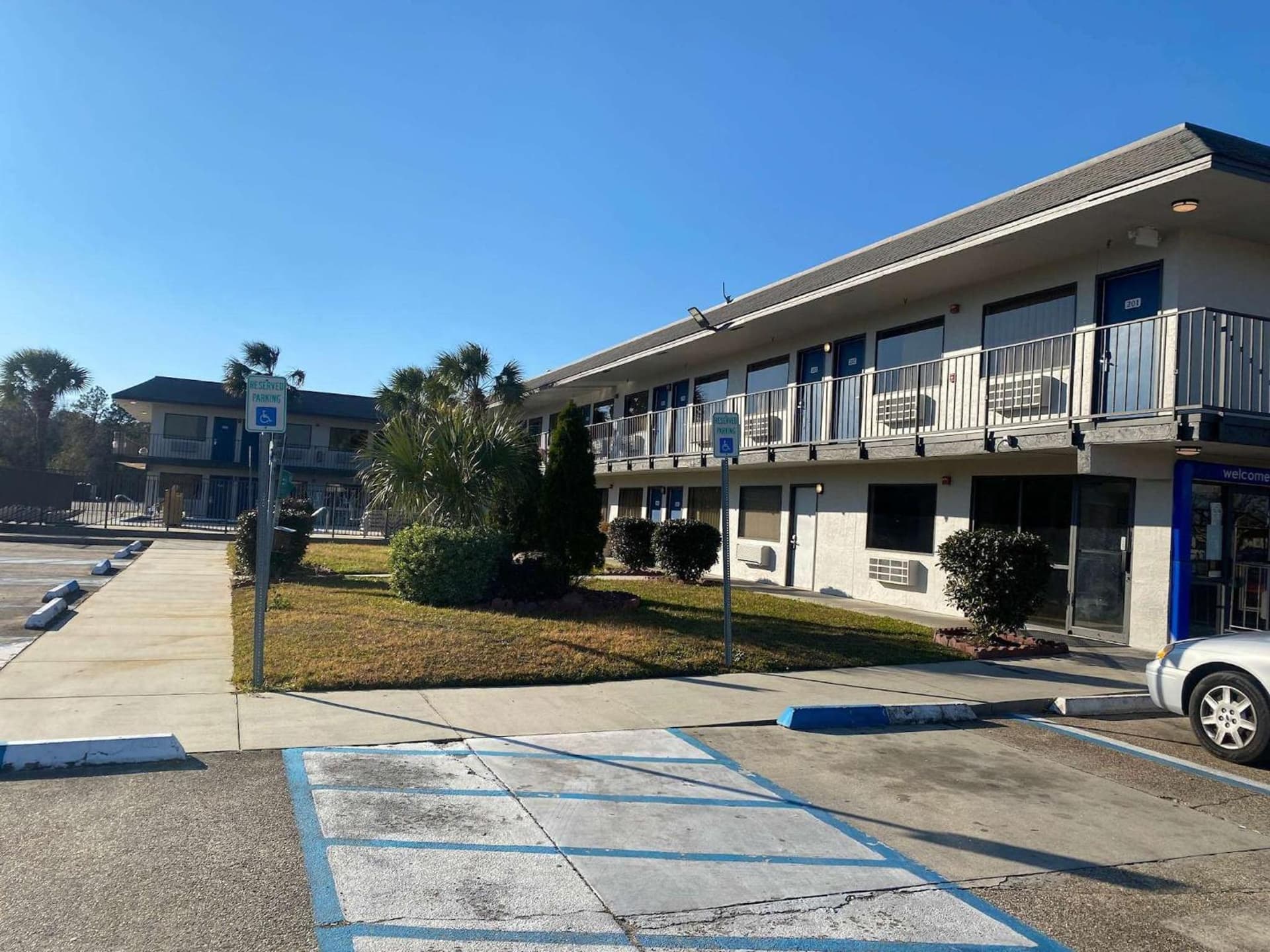 Motel 6 Gulfport, MS Airport featured exterior or lobby in Gulfport, MS — similar hotel