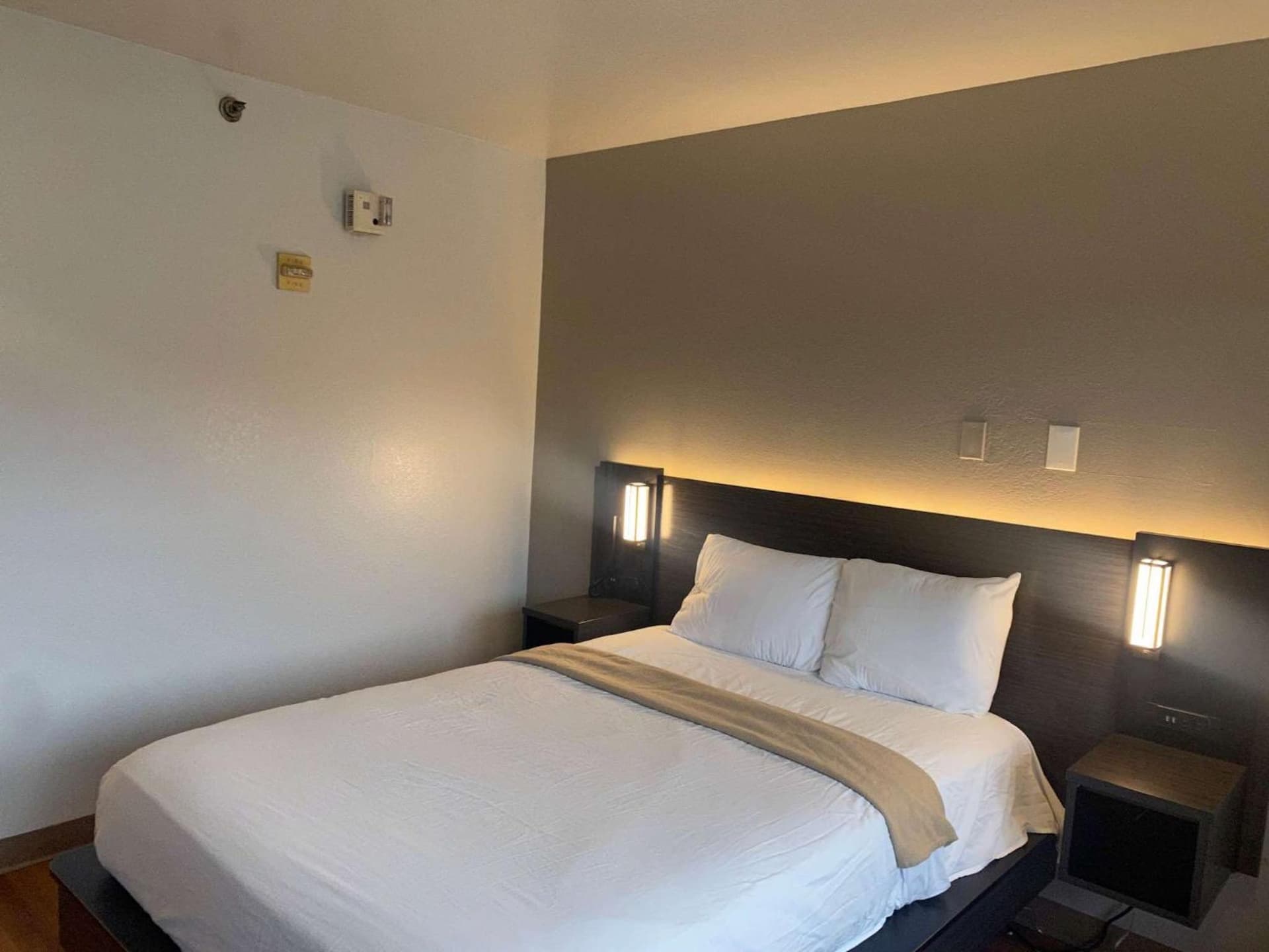 Motel 6 Gulfport, MS Airport interior in Gulfport, MS — gallery photo 2