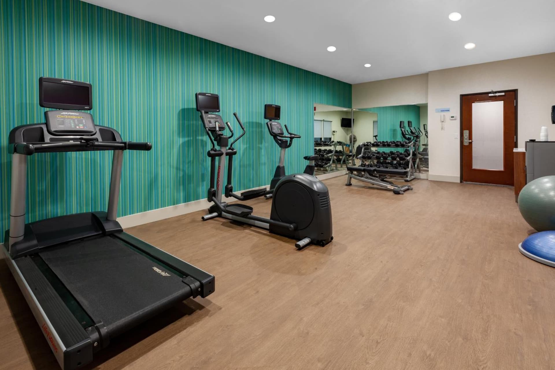 Holiday Inn Express Hotel & Suites Woodhaven by IHG gallery photo in Woodhaven, MI — image 25