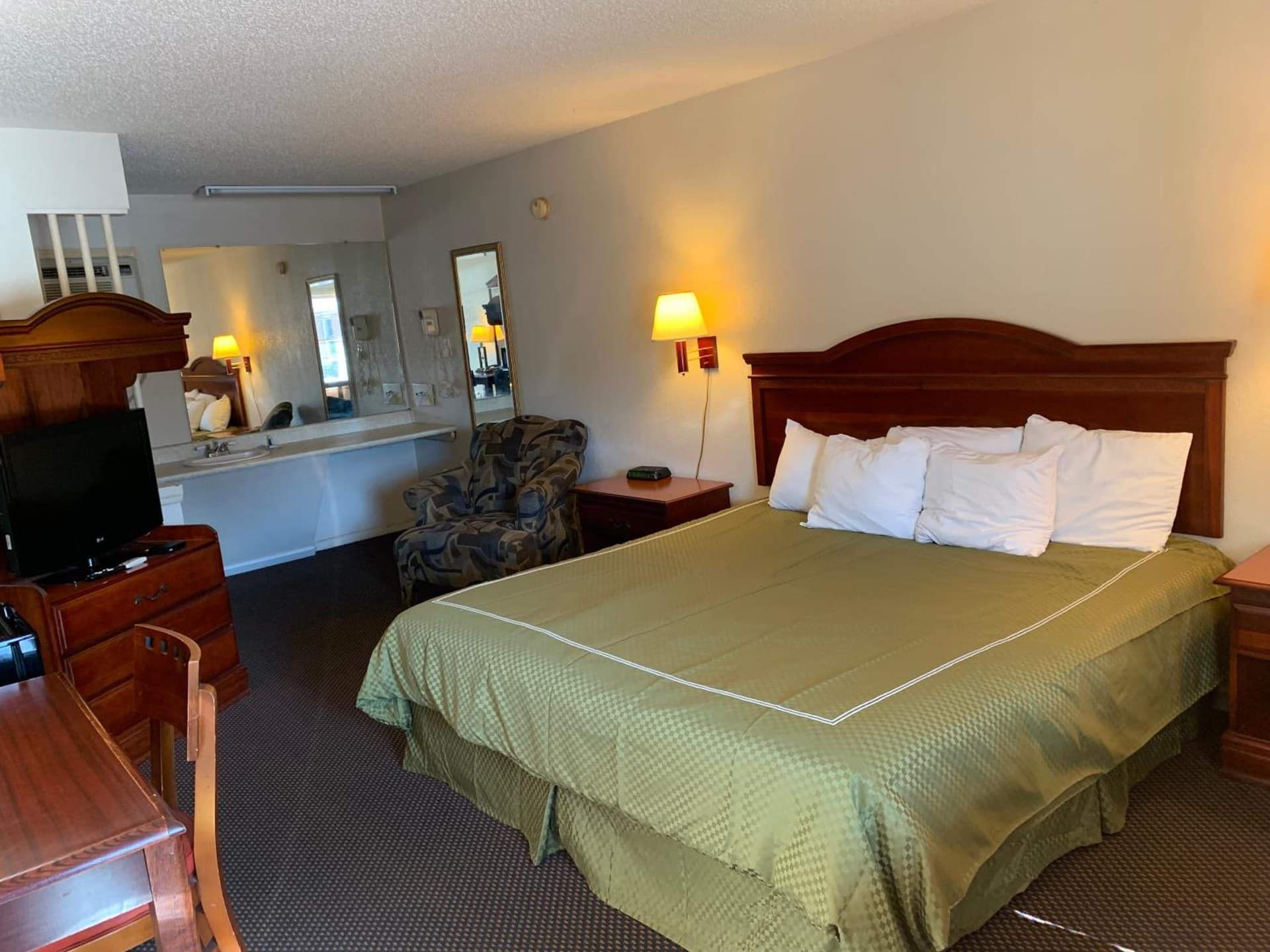 MERRIMAC INN & SUITES property views in Williamsburg, VA — gallery photo 3