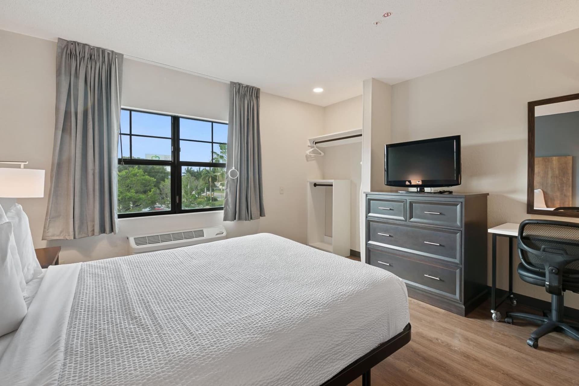 Extended Stay America Suites - Fort Lauderdale - Plantation gallery photo in Plantation, FL — image 12