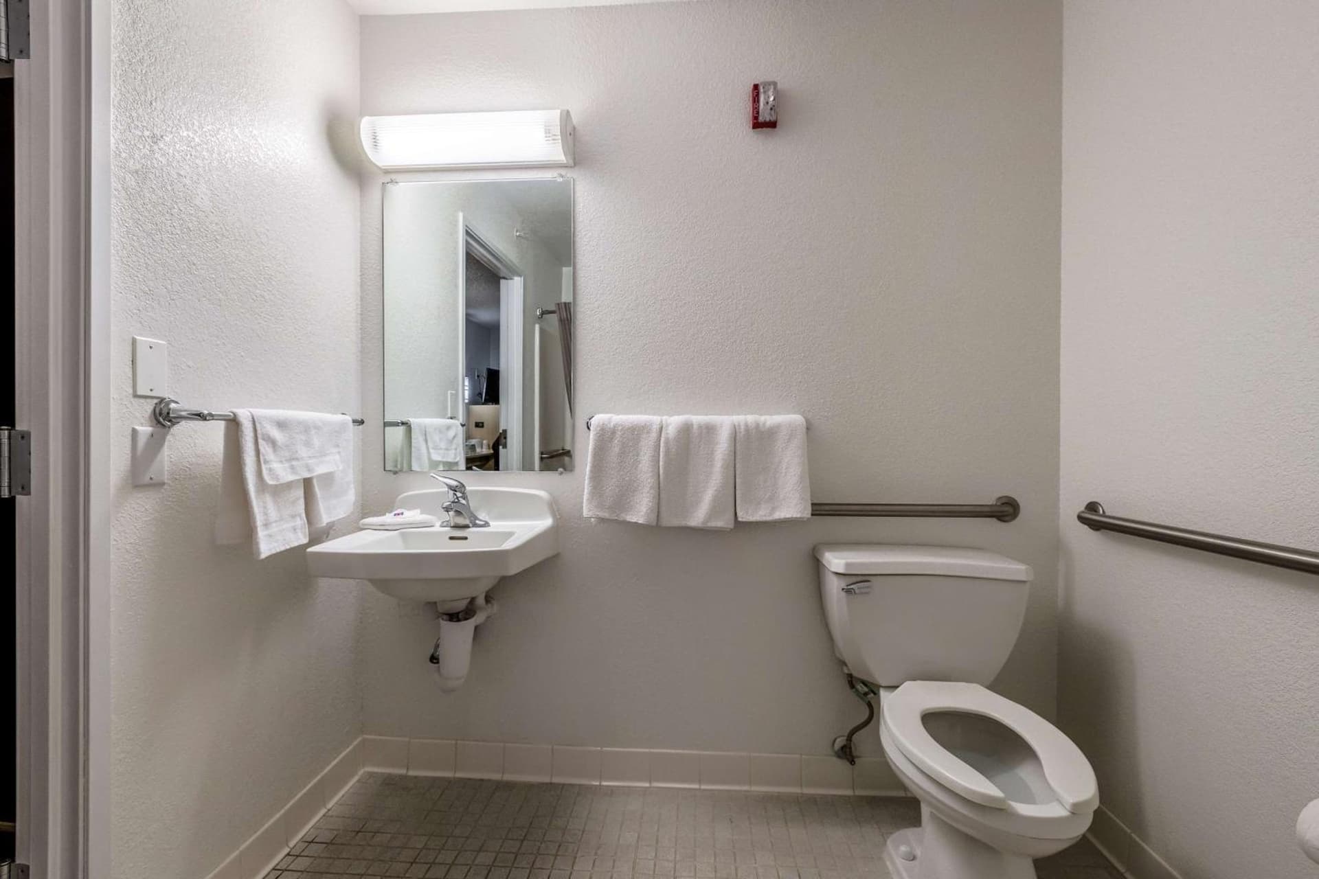 Motel 6-West Des Moines, IA property views in West Des Moines, IA — gallery photo 3