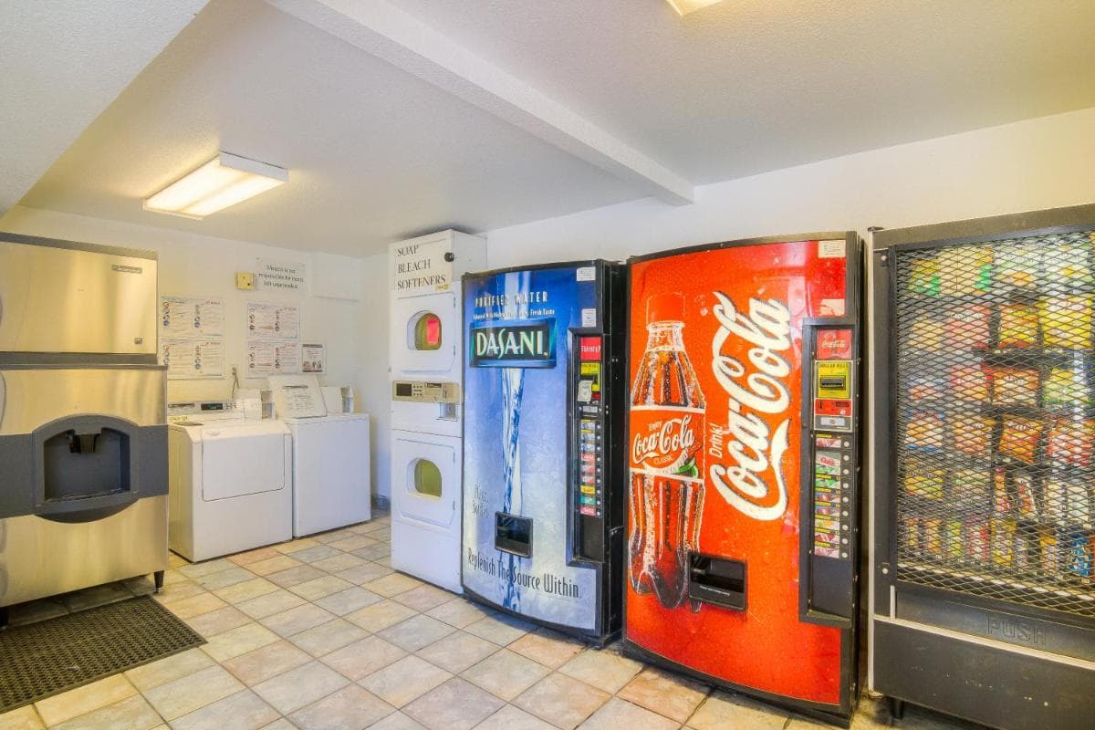 Motel 6-Sepulveda, CA - Los Angeles - Van Nuys - North Hills interior in North Hills, CA — gallery photo 2