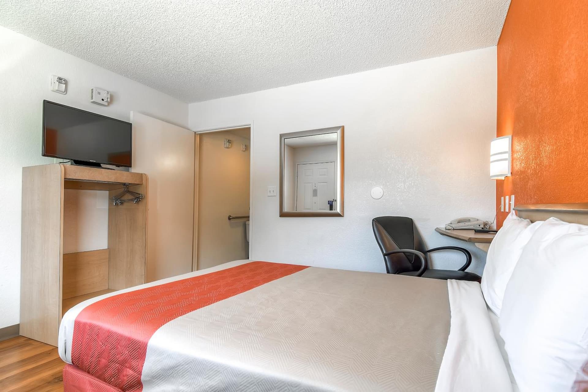 Motel 6-Carlsbad, CA - East Near LEGOLAND gallery photo in Carlsbad, CA — image 20