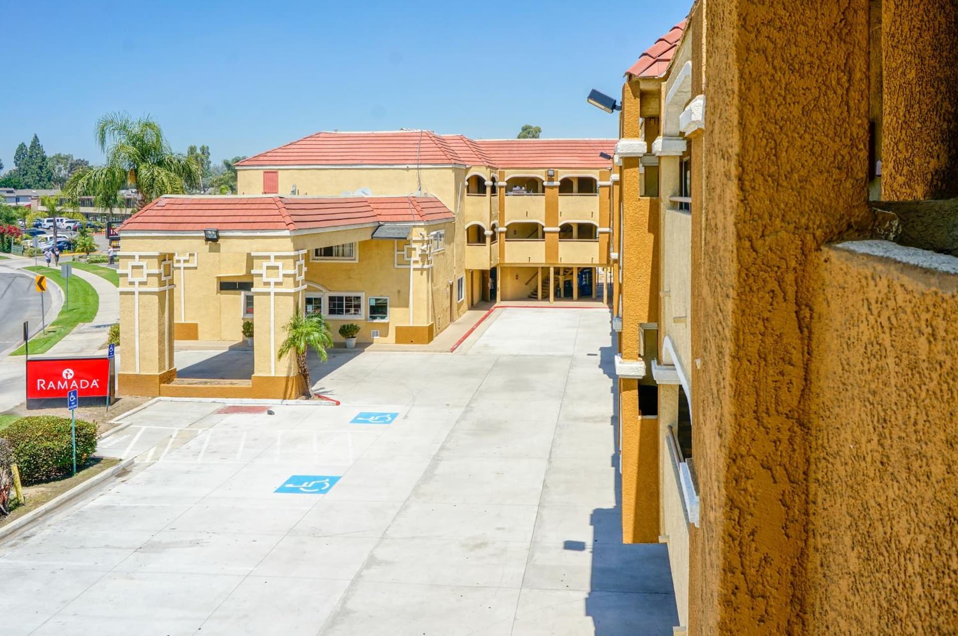 Ramada by Wyndham Ontario Airport & Convention Center gallery photo in Ontario, CA — image 29