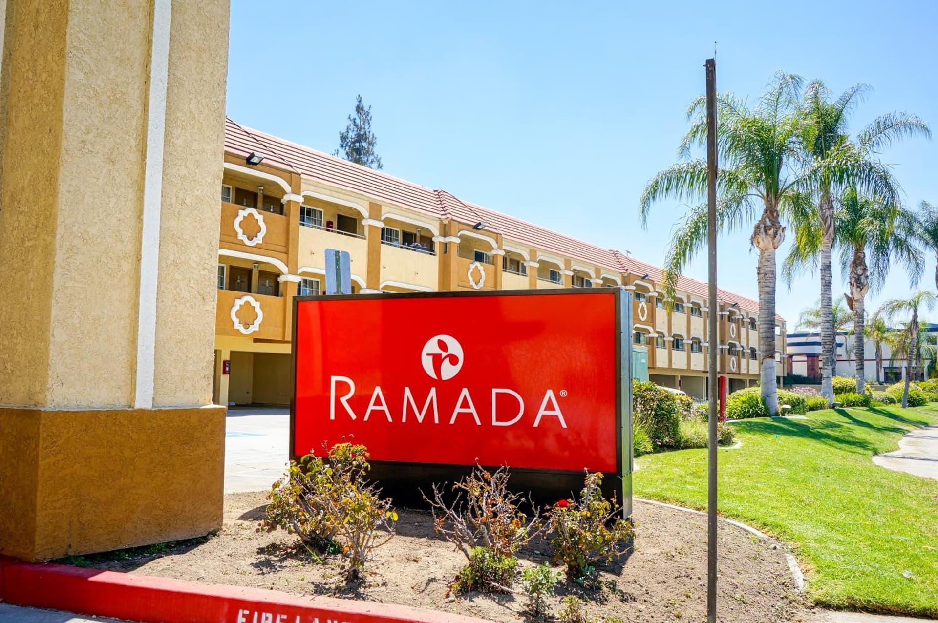 Ramada by Wyndham Ontario Airport & Convention Center gallery photo in Ontario, CA — image 73