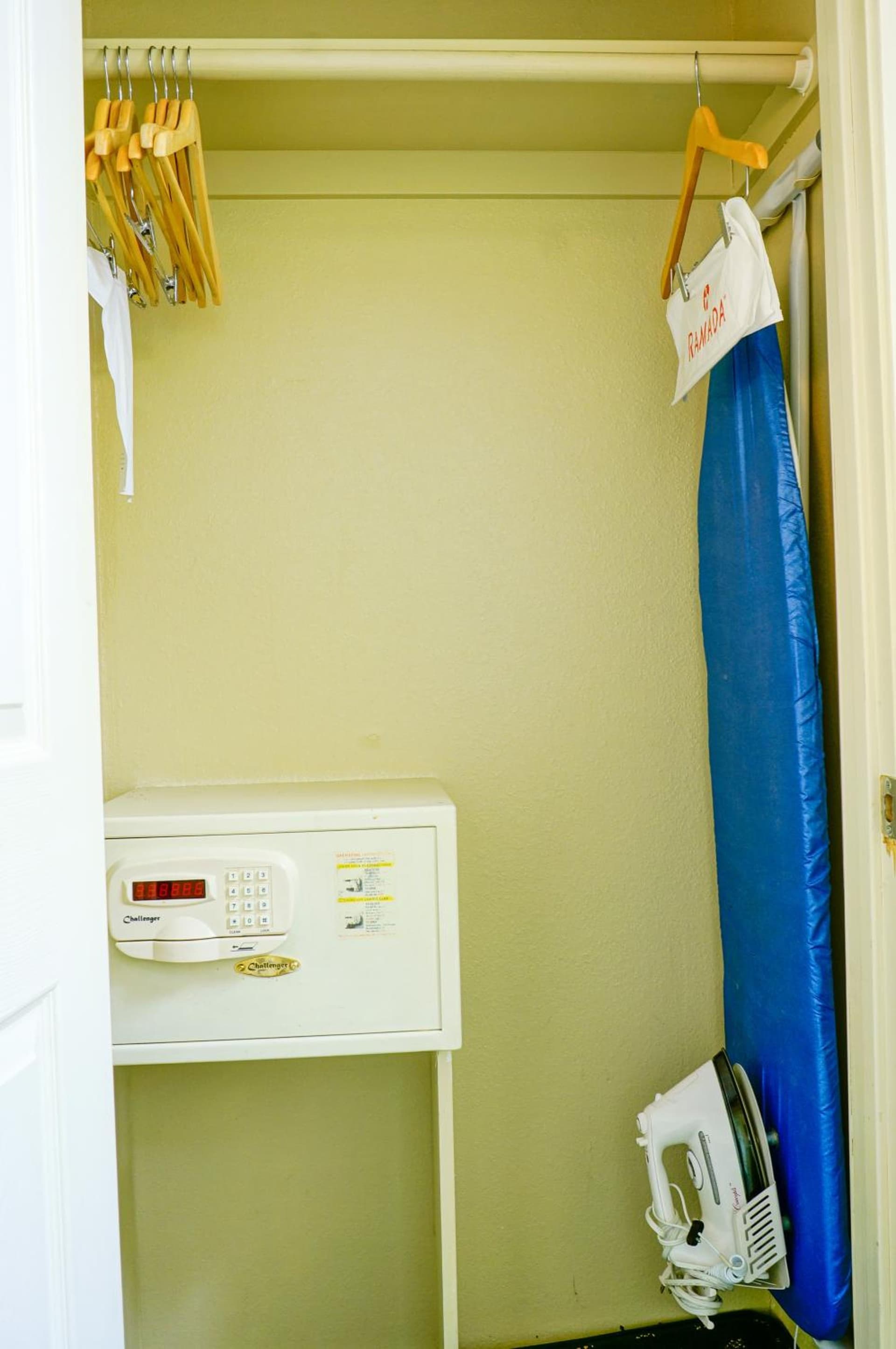 Ramada by Wyndham Ontario Airport & Convention Center gallery photo in Ontario, CA — image 24