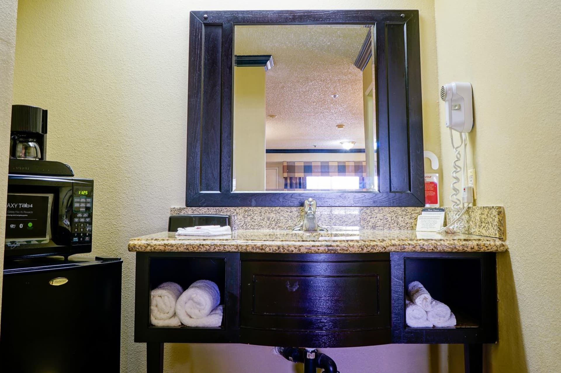Ramada by Wyndham Ontario Airport & Convention Center gallery photo in Ontario, CA — image 49