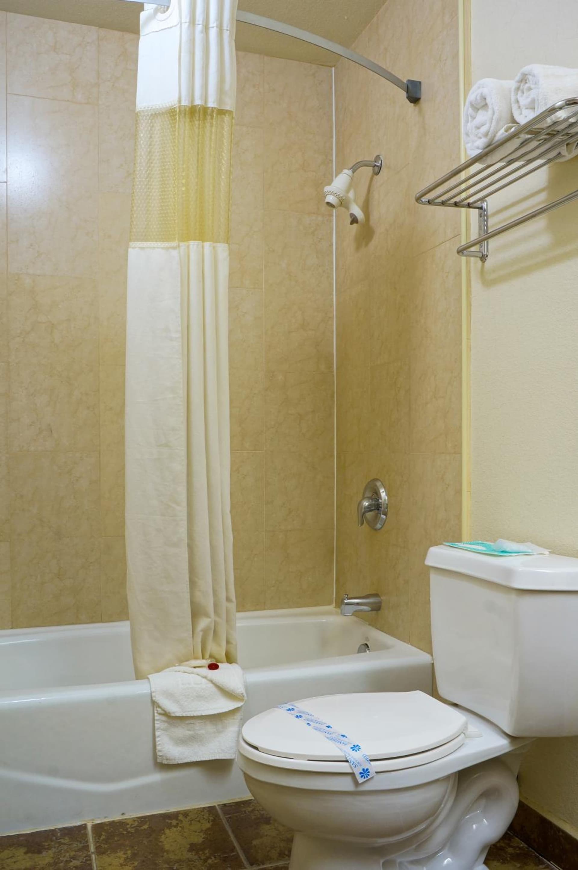 Ramada by Wyndham Ontario Airport & Convention Center gallery photo in Ontario, CA — image 38
