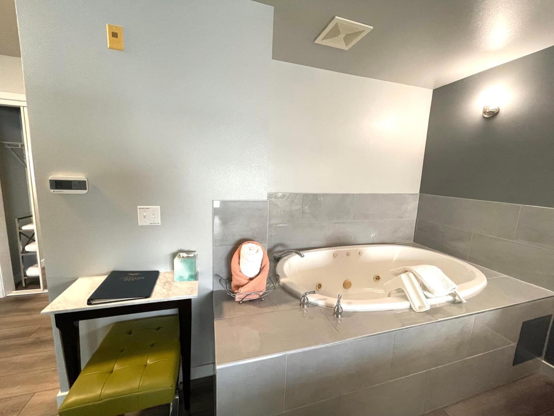 Tides Inn & Suites gallery photo in Port Townsend, WA — image 12