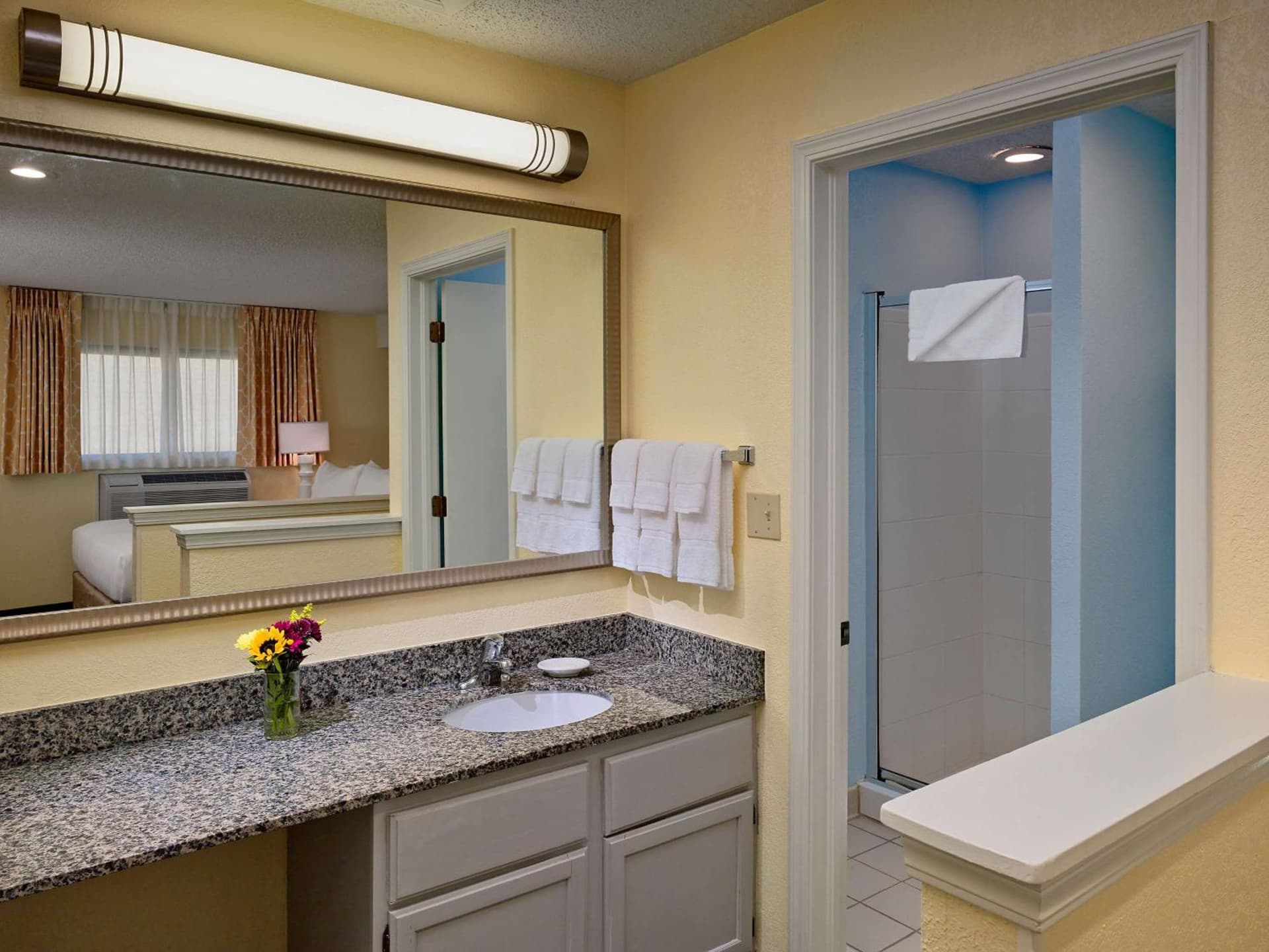 Sonesta ES Suites Burlington gallery photo in Burlington, VT — image 15