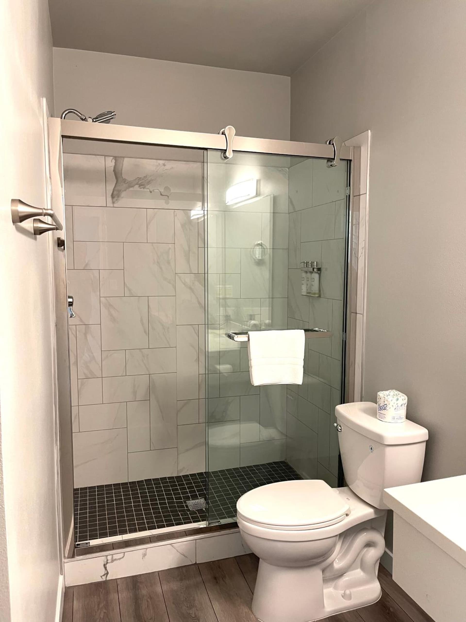Tides Inn & Suites gallery photo in Port Townsend, WA — image 48