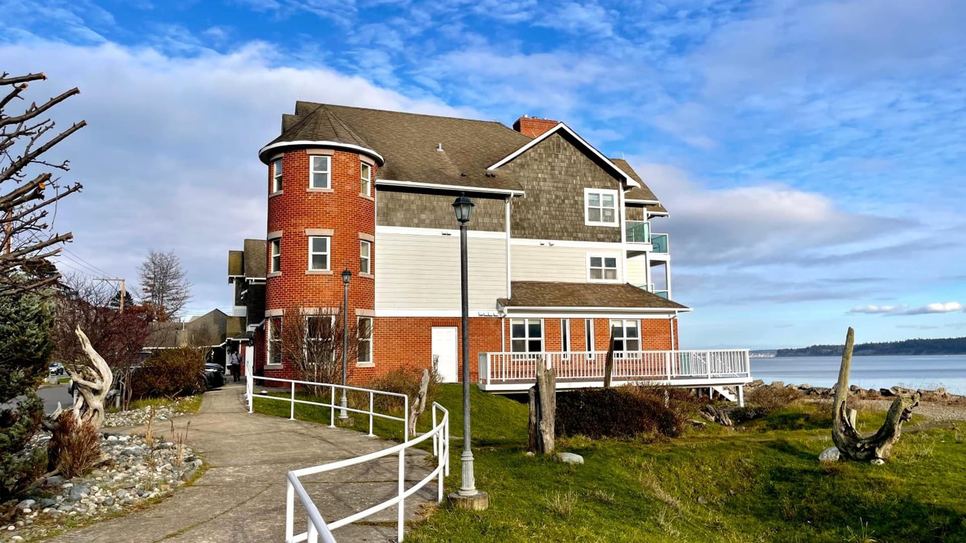 Tides Inn & Suites interior in Port Townsend, WA — gallery photo 2
