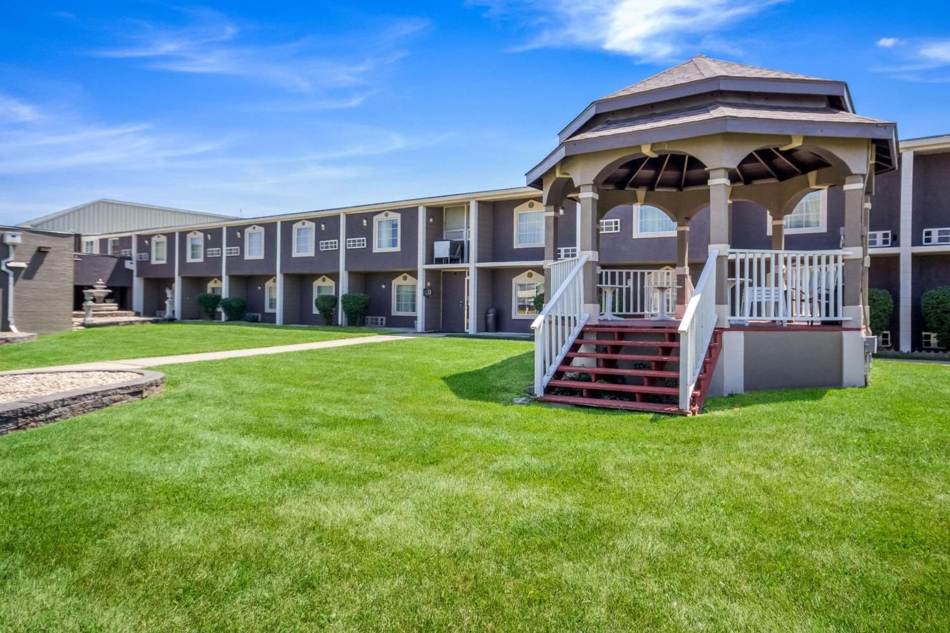 Quality Inn & Suites Kansas City - Independence I-70 East exterior or lobby in Independence, MO — main listing photo