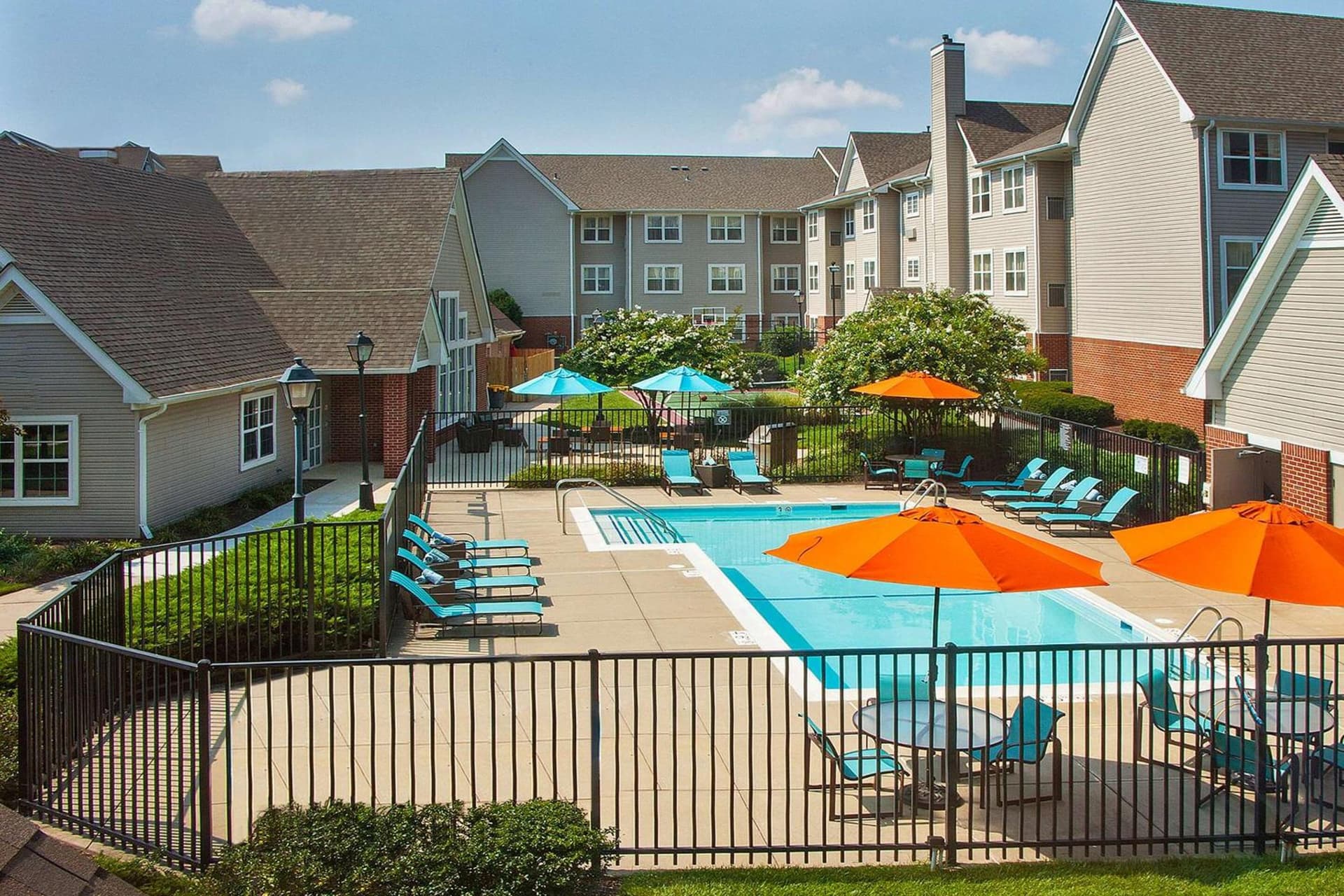 Sonesta ES Suites Baltimore BWI Airport interior in Linthicum Heights, MD — gallery photo 2