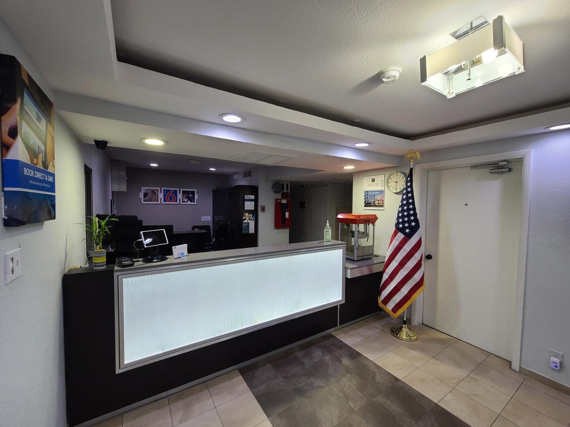 Motel 6-Dayton, OH interior in Dayton, OH — gallery photo 2