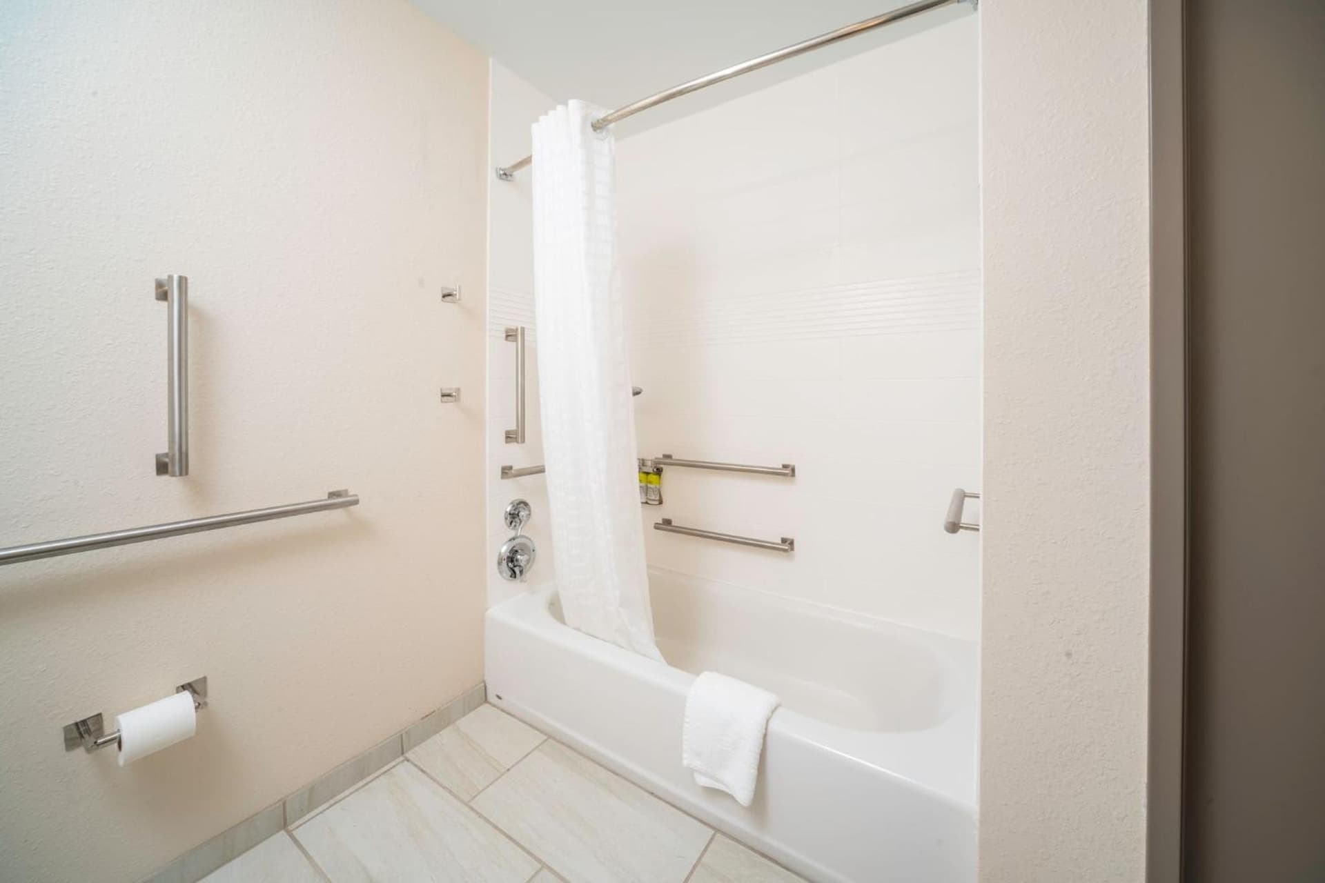 Candlewood Suites Charleston – Mt. Pleasant by IHG property views in Charleston, SC — gallery photo 3