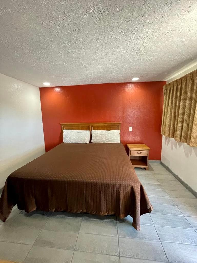 Red River Inn interior in Clarksville, TX — gallery photo 2