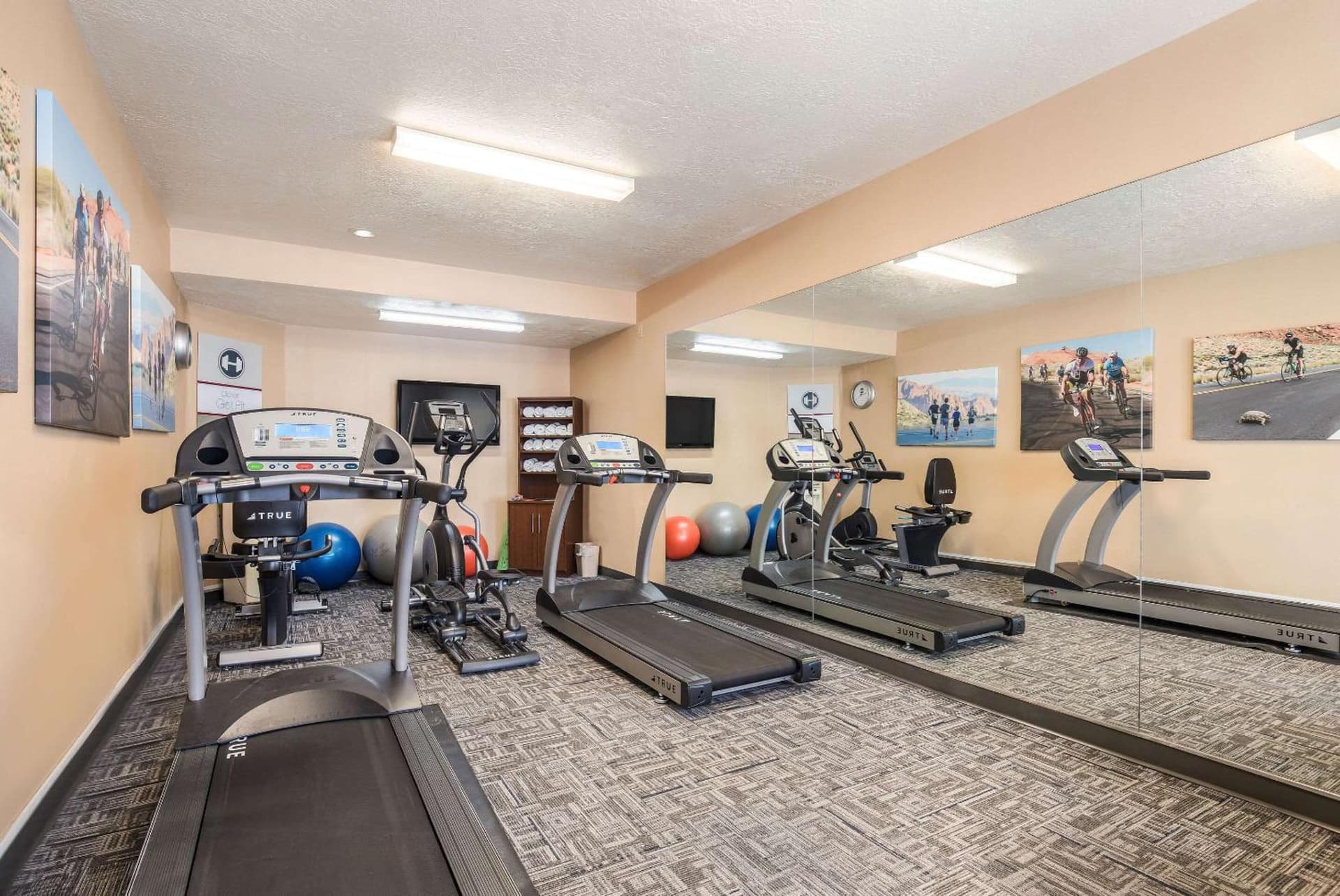 Clarion Suites St George - Convention Center Area interior in St. George, UT — gallery photo 2