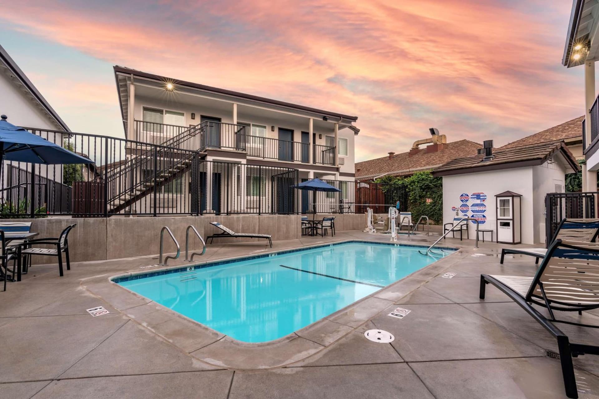 Best Western Rose Garden Inn interior in Watsonville, CA — gallery photo 2