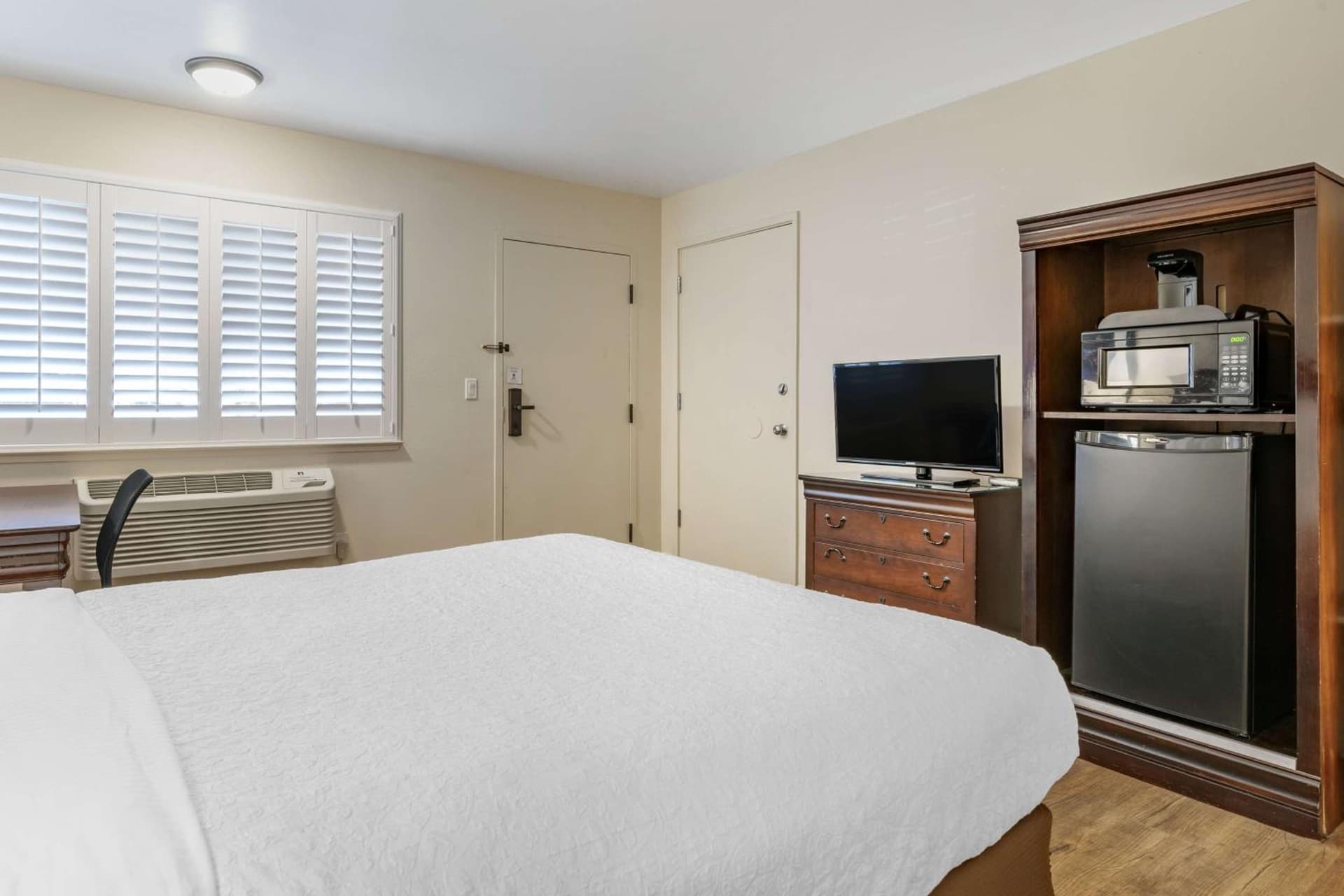 Best Western Rose Garden Inn gallery photo in Watsonville, CA — image 9