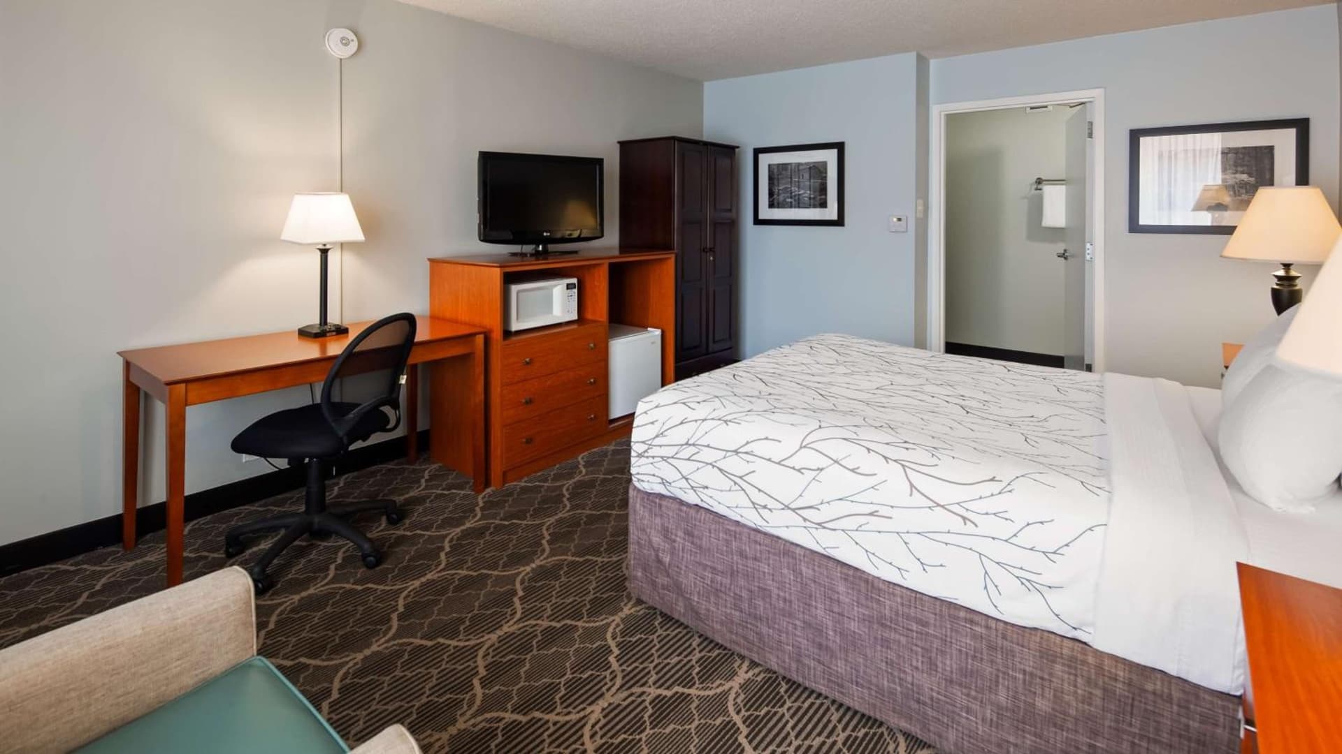 Best Western Fredericksburg interior in Fredericksburg, VA — gallery photo 2