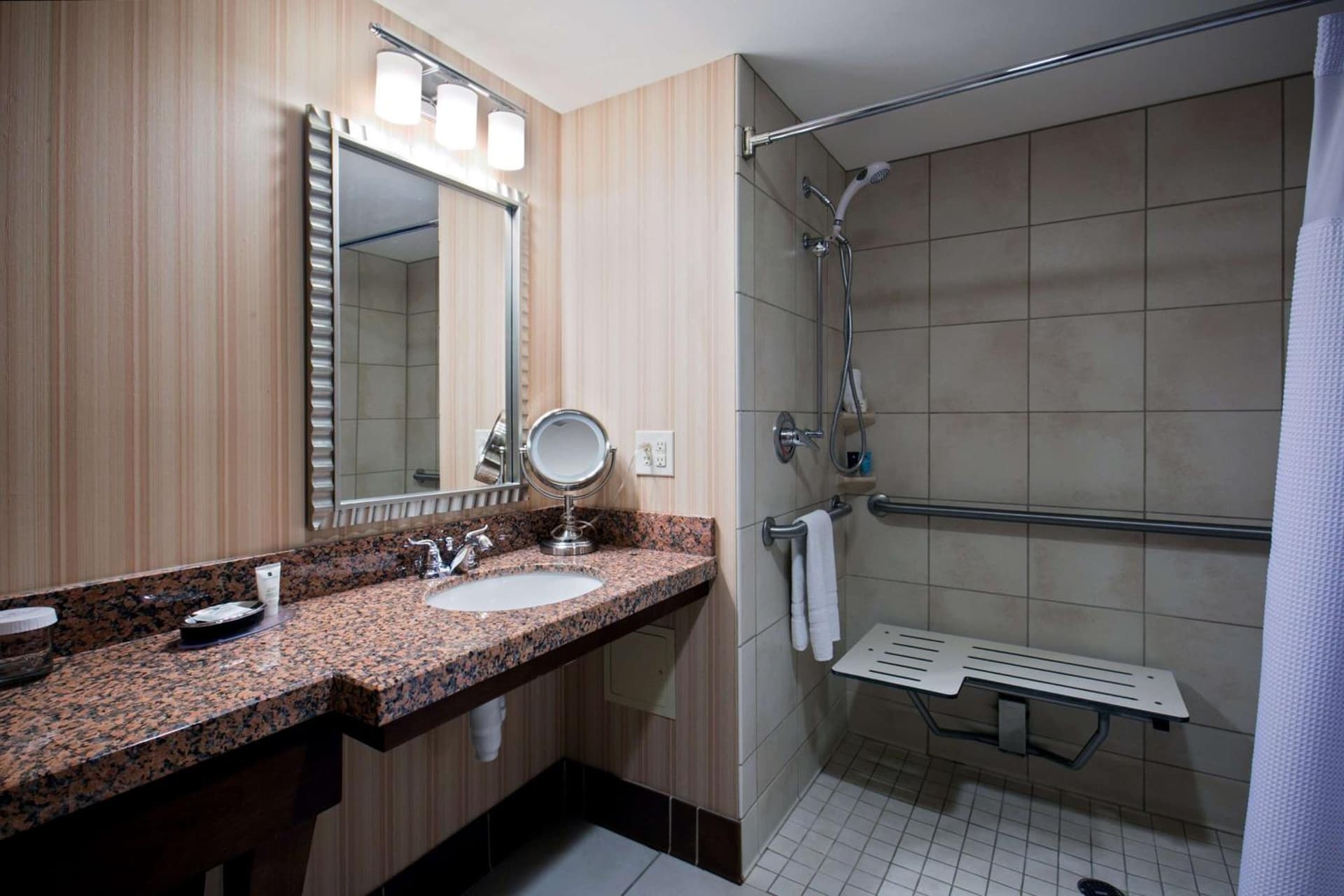 Sonesta Milwaukee West Wauwatosa gallery photo in Wauwatosa, WI — image 10
