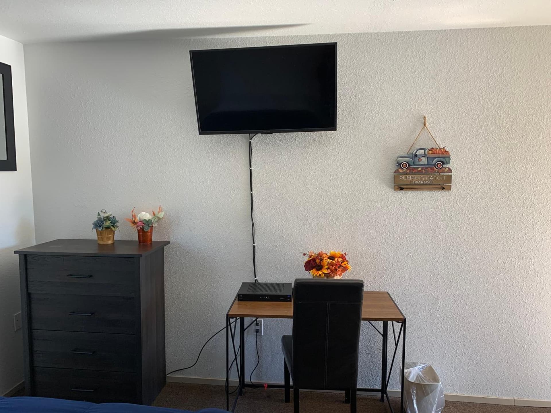 Brownsville Motel interior in Brownsville, CA — gallery photo 2