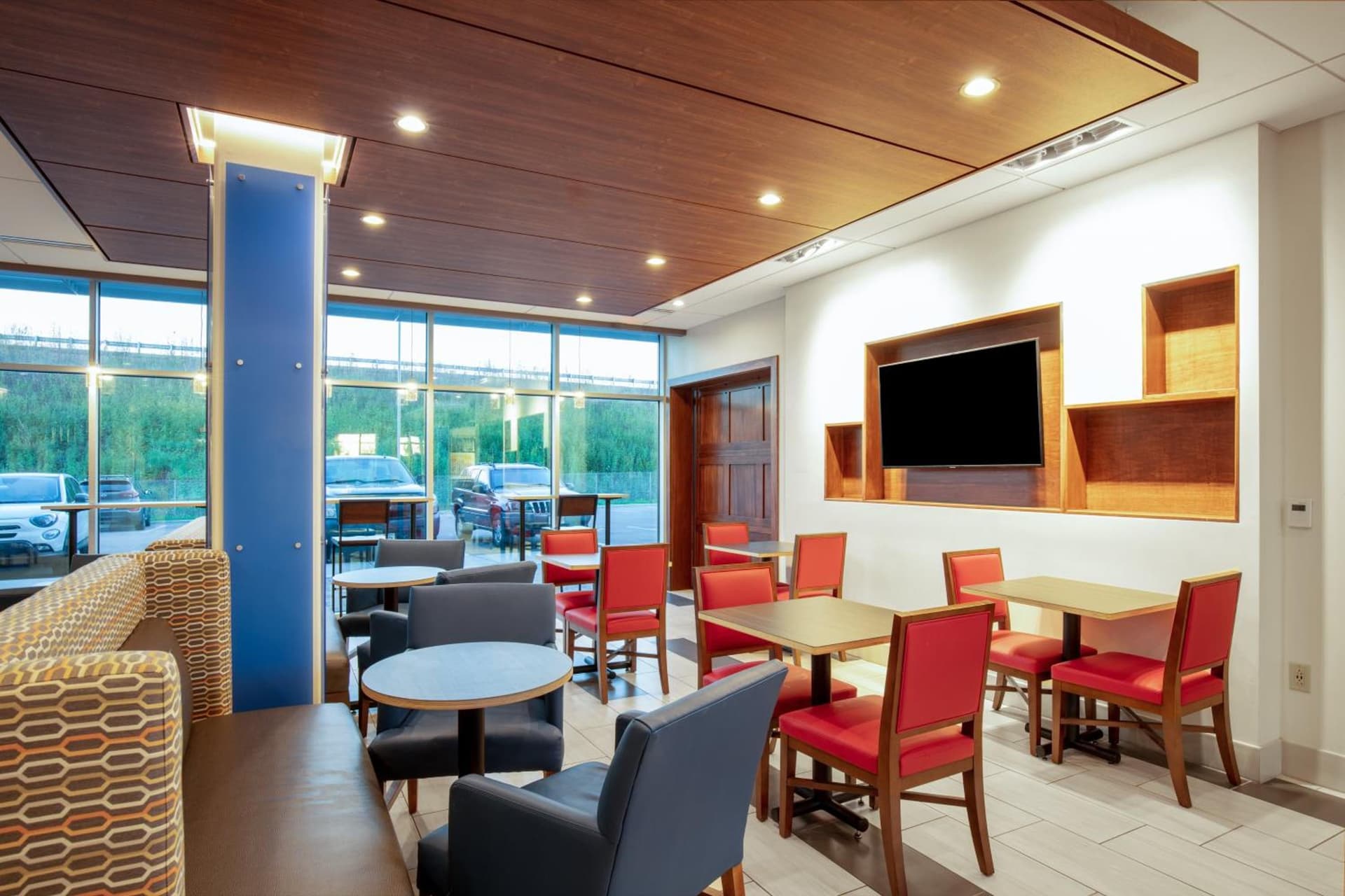 Holiday Inn Express & Suites - Beloit by IHG gallery photo in Beloit, WI — image 21