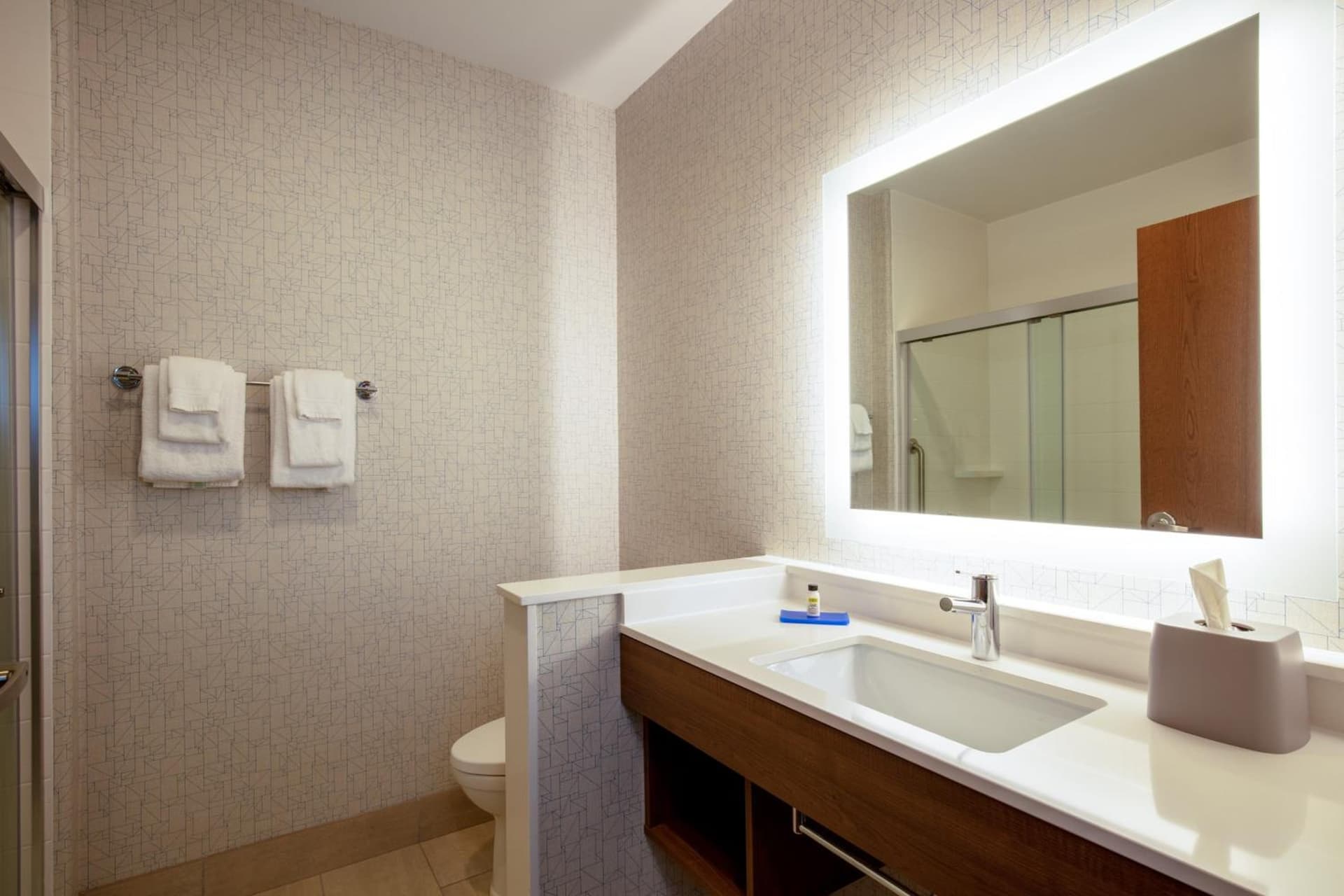 Holiday Inn Express & Suites - Beloit by IHG gallery photo in Beloit, WI — image 31