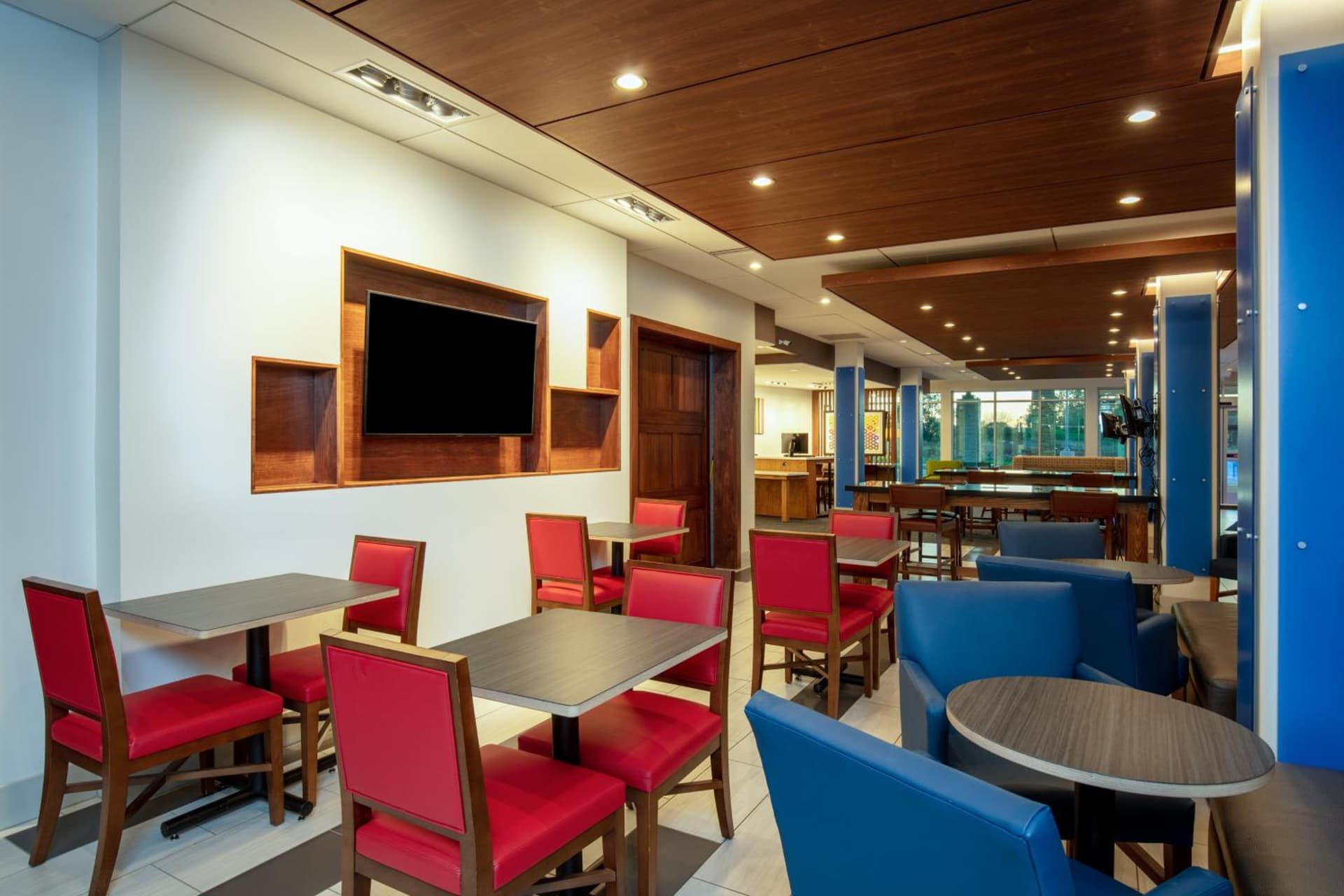 Holiday Inn Express & Suites - Beloit by IHG gallery photo in Beloit, WI — image 54