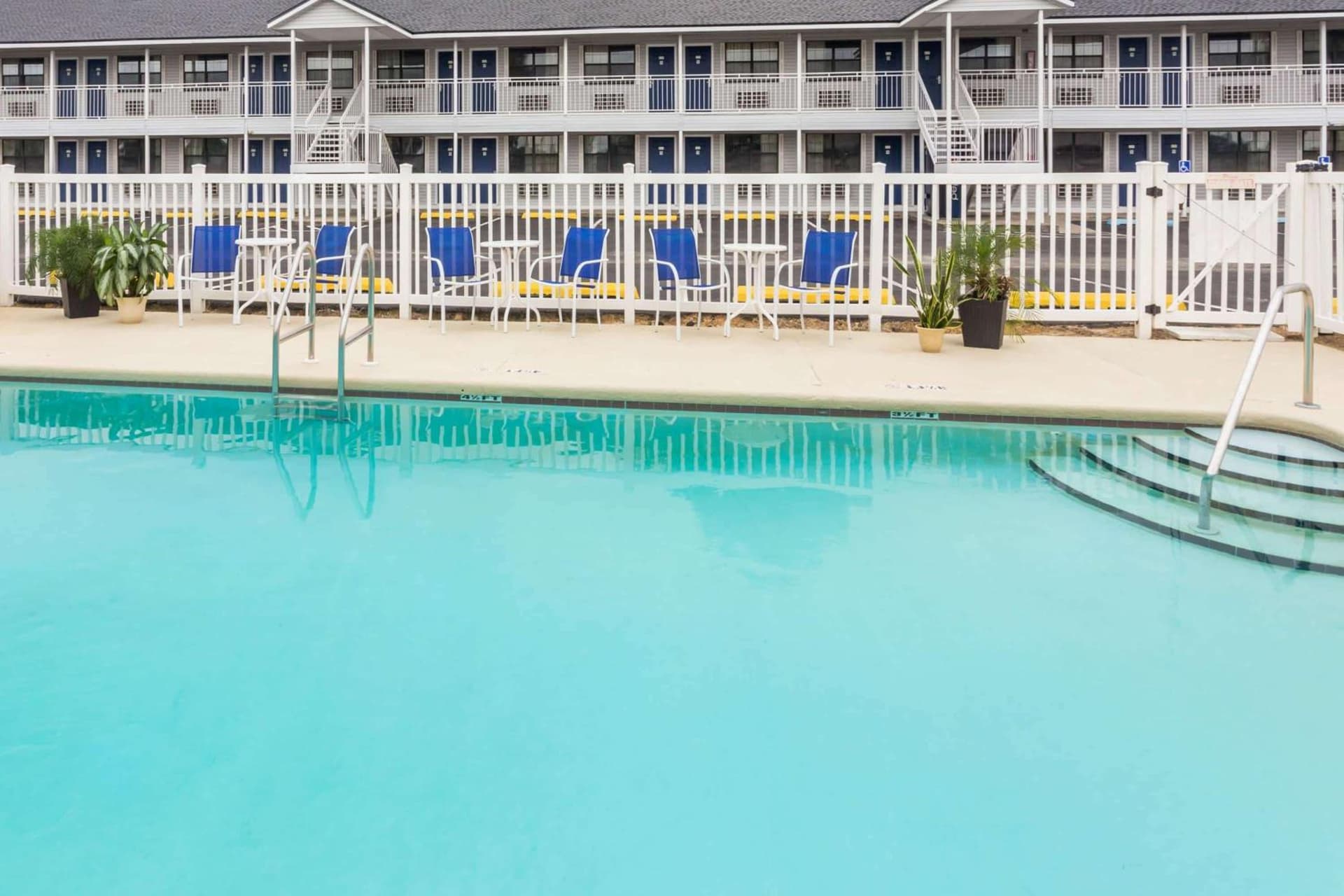Days Inn by Wyndham Madison interior in Madison, FL — gallery photo 2