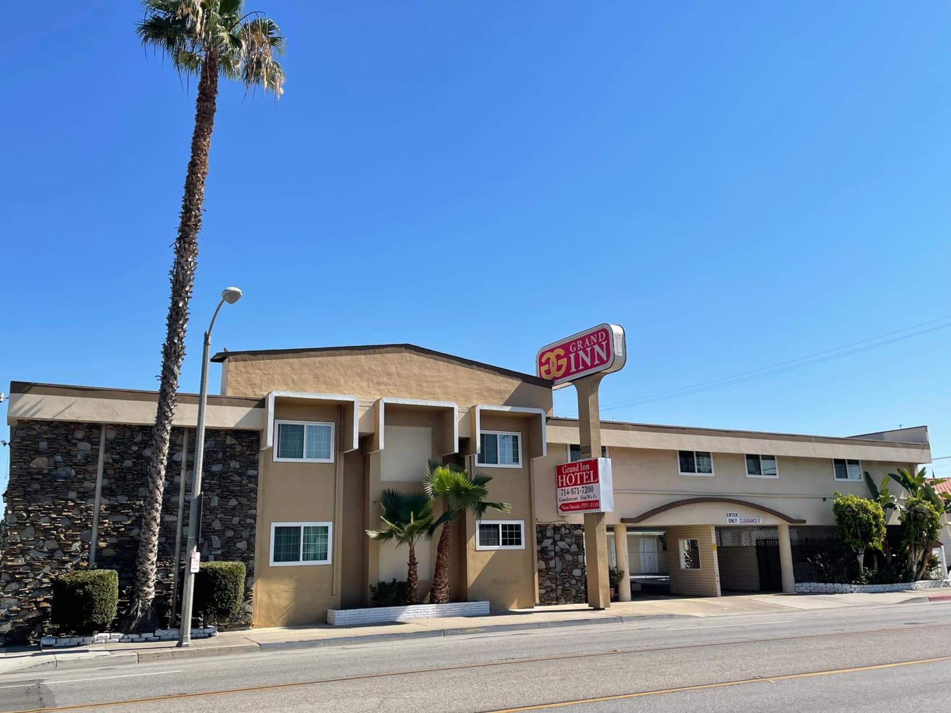 Grand Inn interior in Fullerton, CA — gallery photo 2