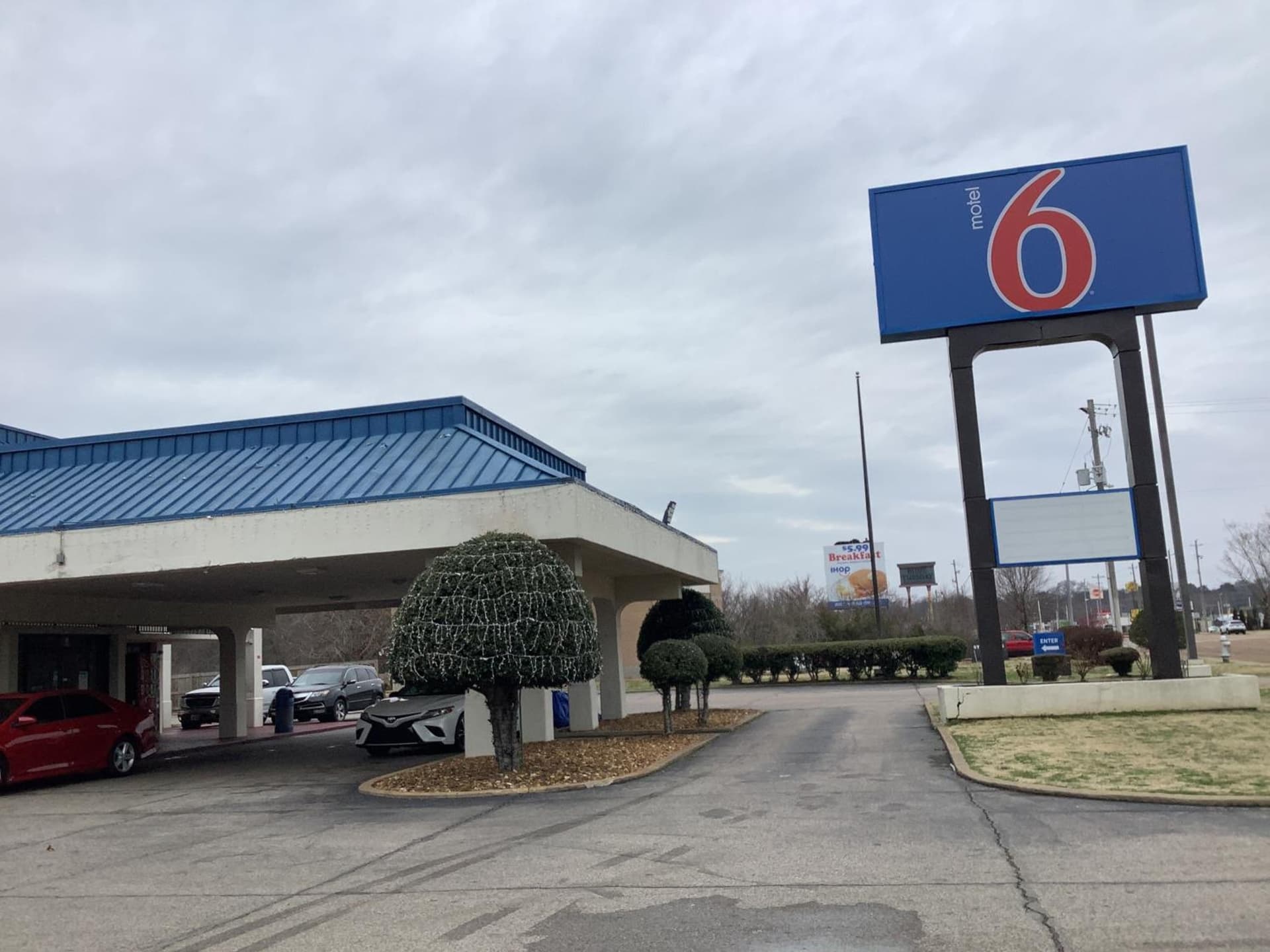 Motel 6-Memphis, TN - East featured exterior or lobby in Memphis, TN — similar hotel