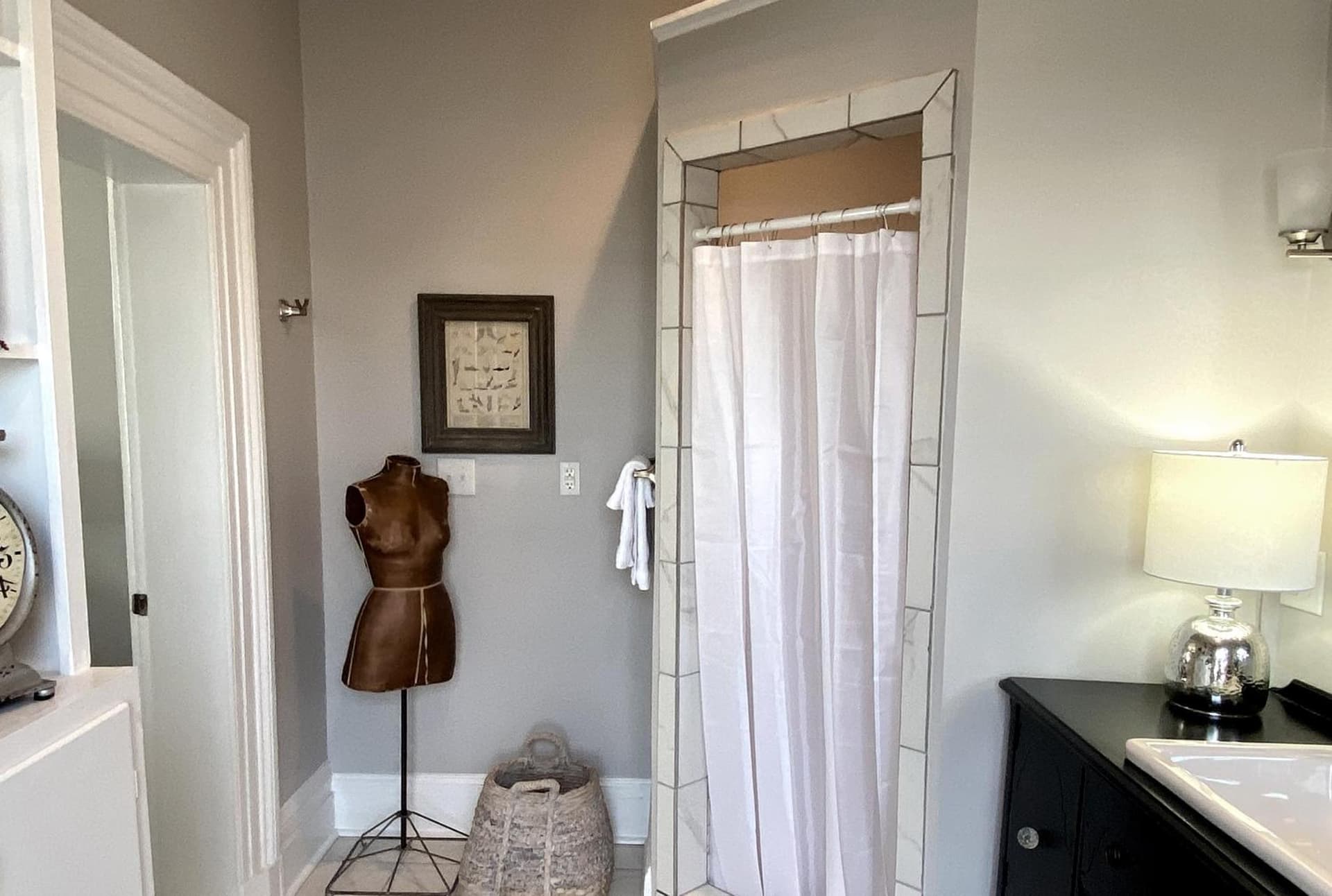 Hotel Laurance interior in Luray, VA — gallery photo 2