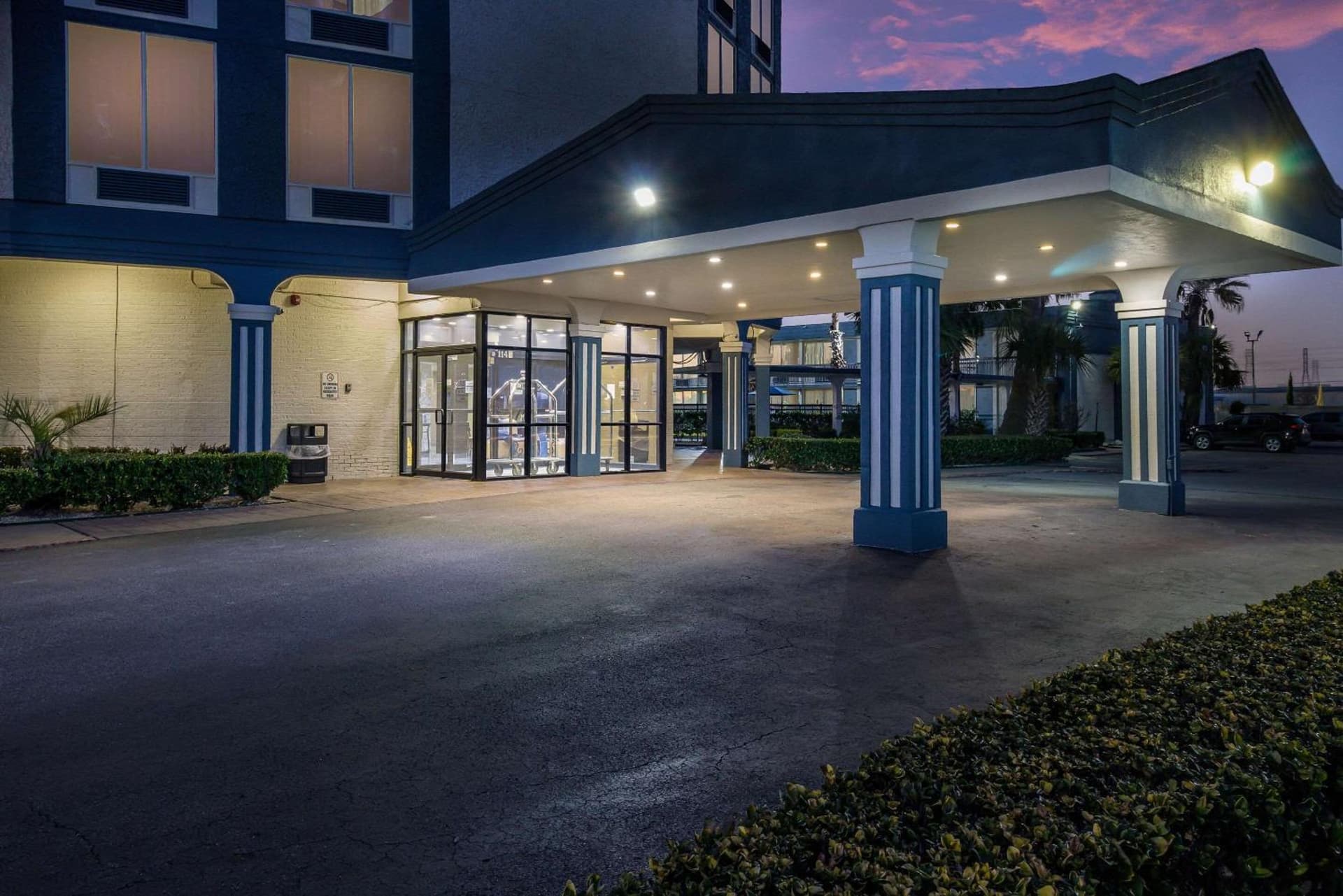 Quality Inn Pasadena - Houston East interior in Pasadena, TX — gallery photo 2