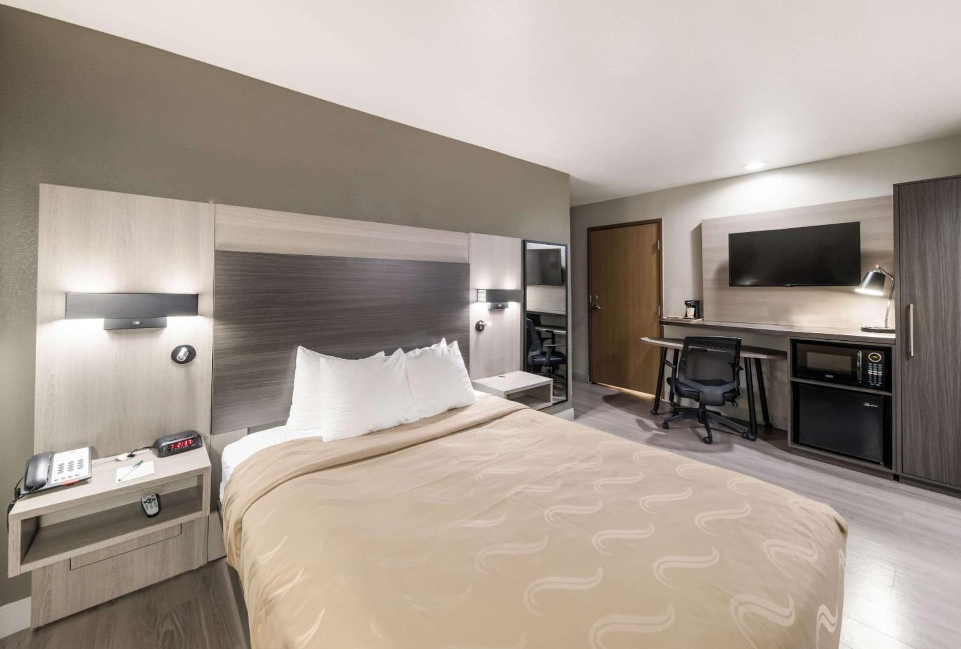 Quality Inn & Suites North Mesquite I-30 interior in Mesquite, TX — gallery photo 2