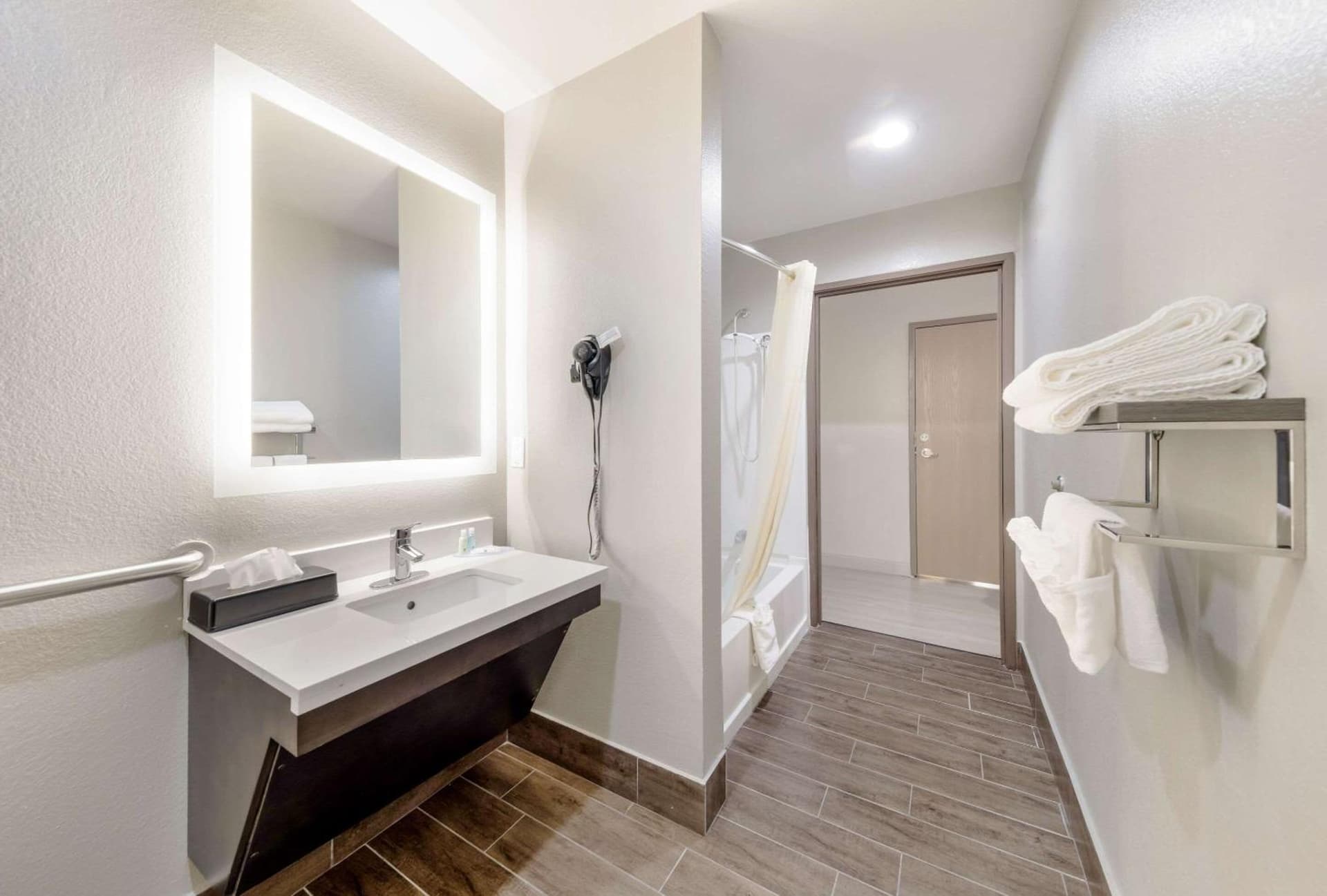 Quality Inn & Suites North Mesquite I-30 gallery photo in Mesquite, TX — image 6