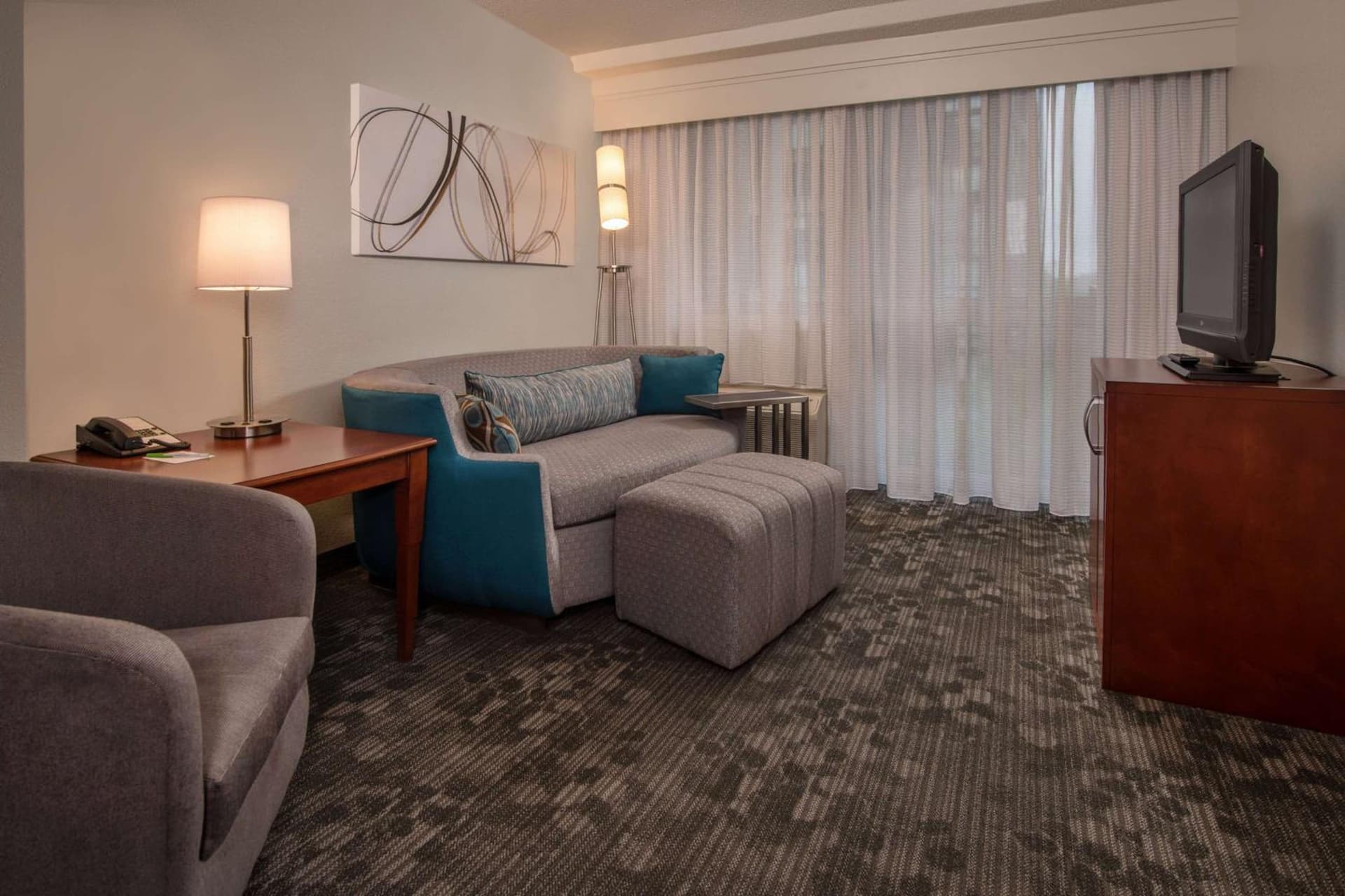Sonesta Select Arlington Rosslyn interior in Arlington, VA — gallery photo 2