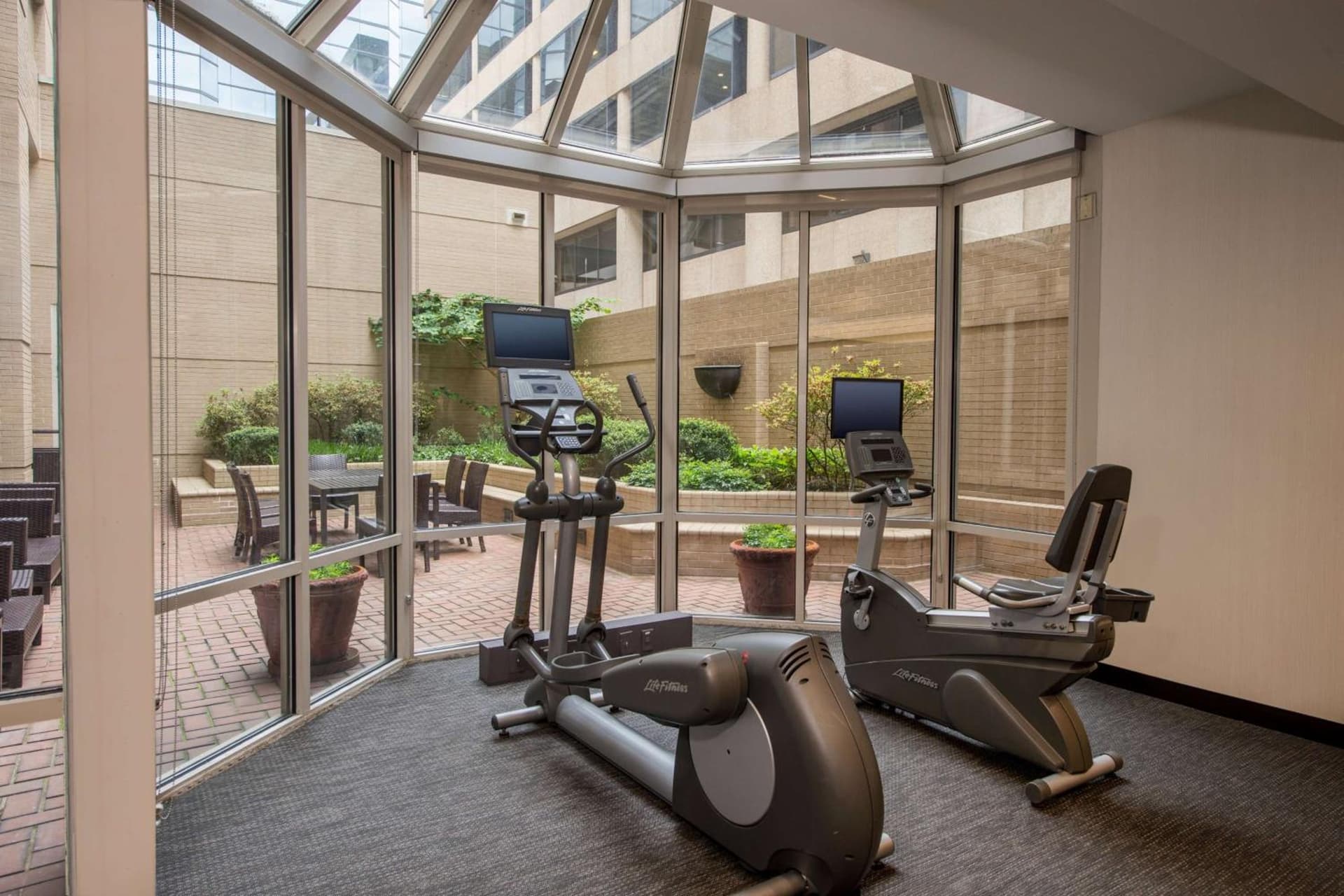 Sonesta Select Arlington Rosslyn gallery photo in Arlington, VA — image 13