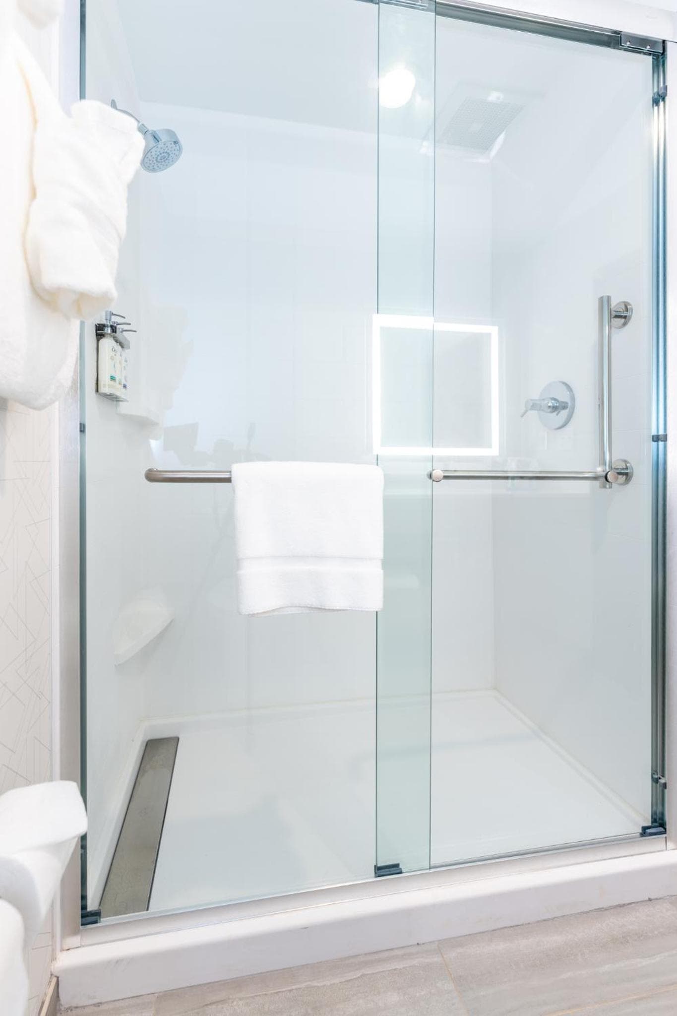 Holiday Inn Express & Suites Charlottesville by IHG gallery photo in Charlottesville, VA — image 134