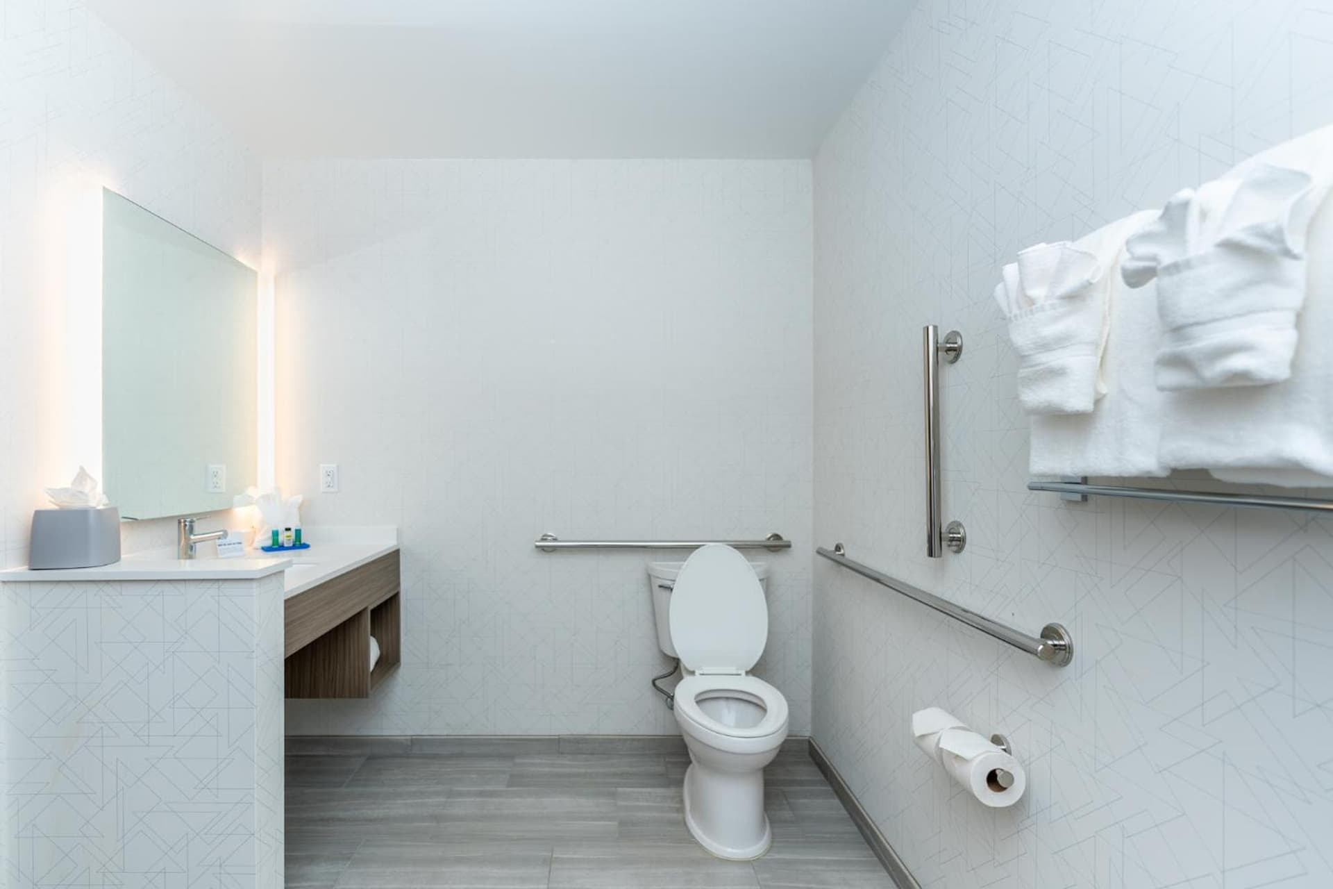 Holiday Inn Express & Suites Charlottesville by IHG gallery photo in Charlottesville, VA — image 92