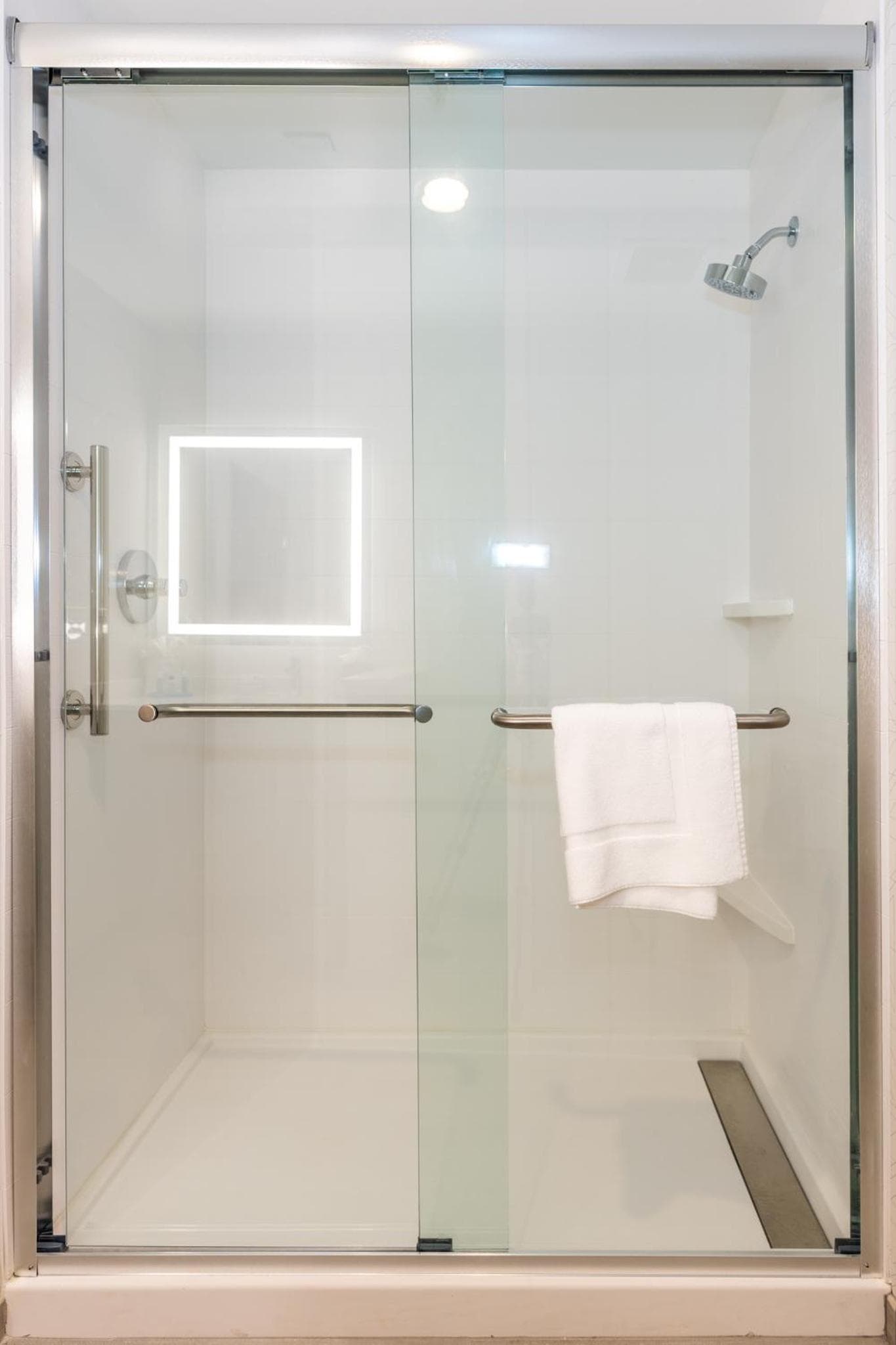 Holiday Inn Express & Suites Charlottesville by IHG gallery photo in Charlottesville, VA — image 7